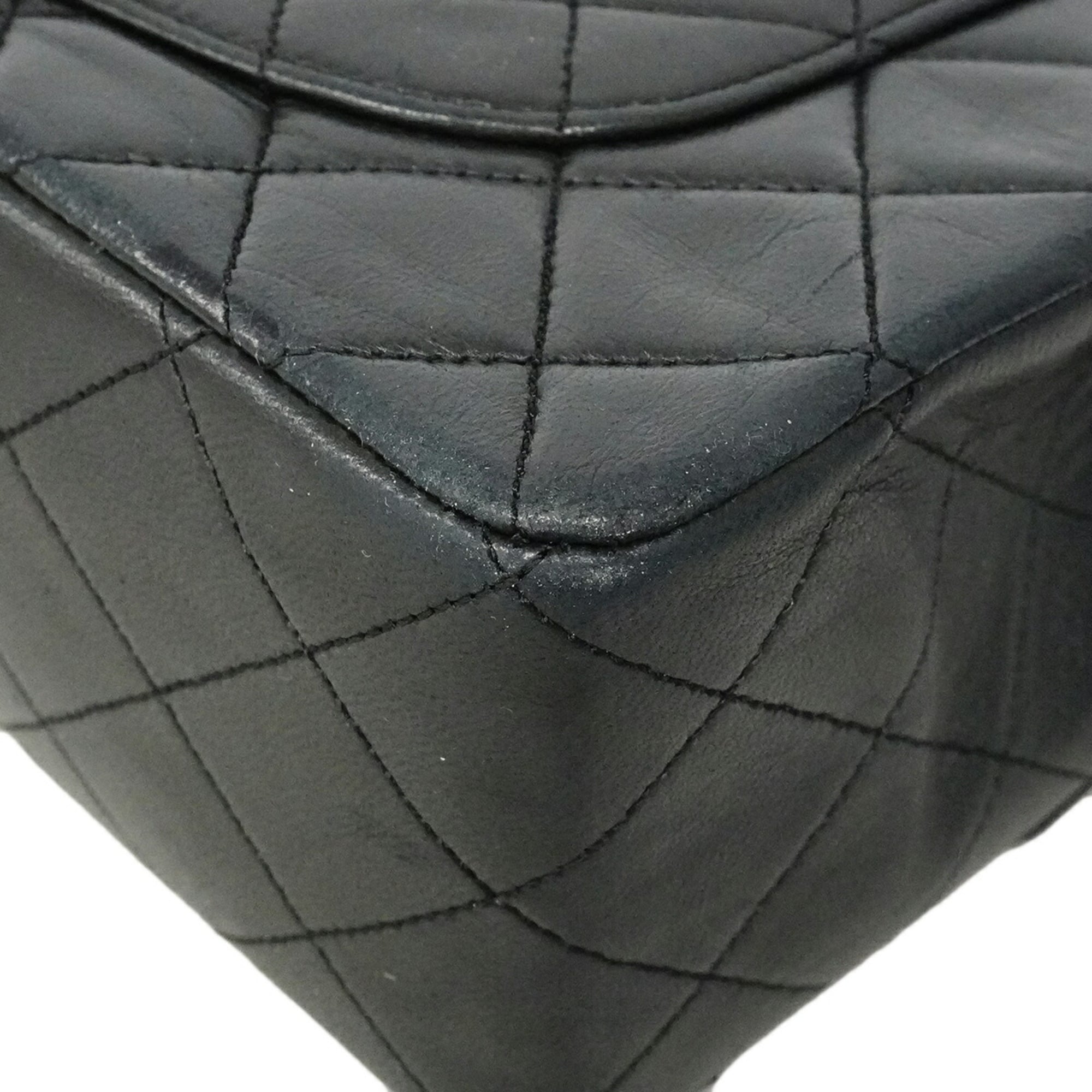 Chanel Black Leather Shoulder Bag (Pre-Owned)