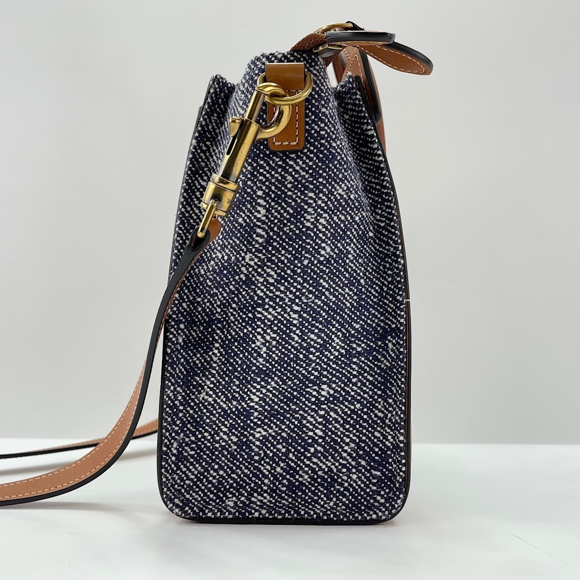 Celine Luggage Blue Handbag (Pre-Owned)