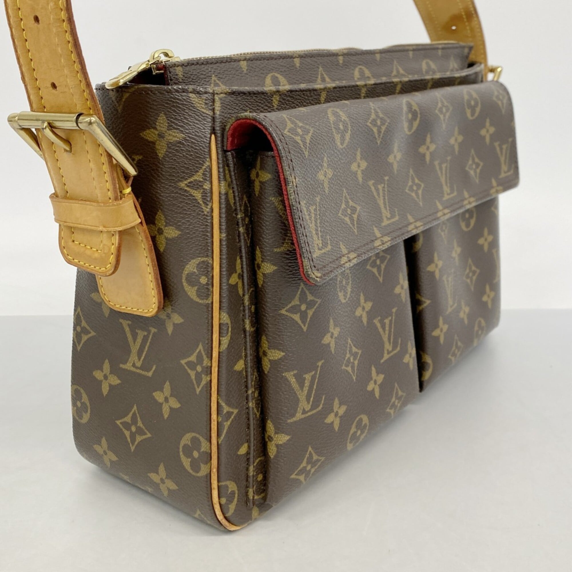 Louis Vuitton Brown Shoulder Bag (Pre-Owned)