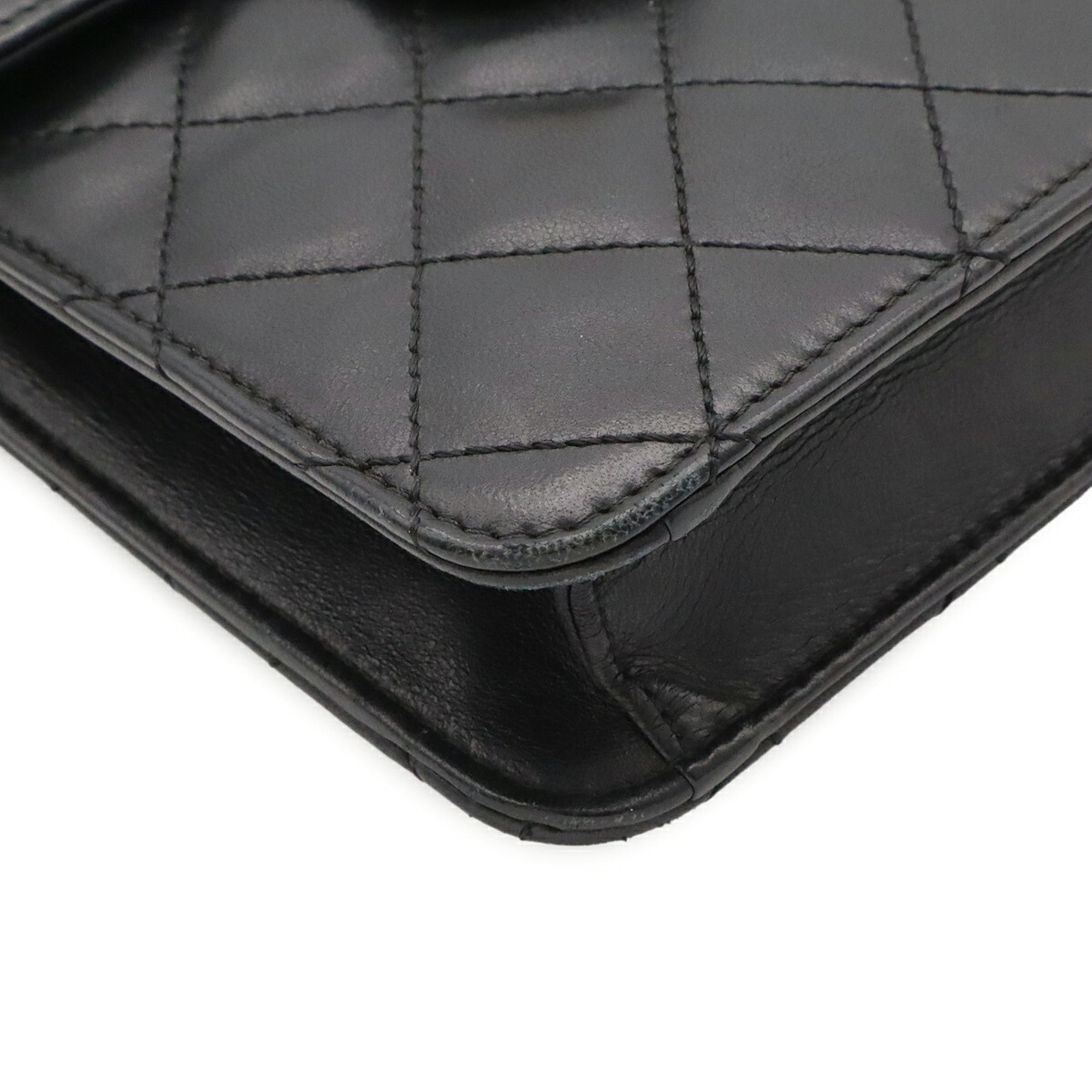 Chanel Black Leather Pochette Shoulder Bag (Pre-Owned)