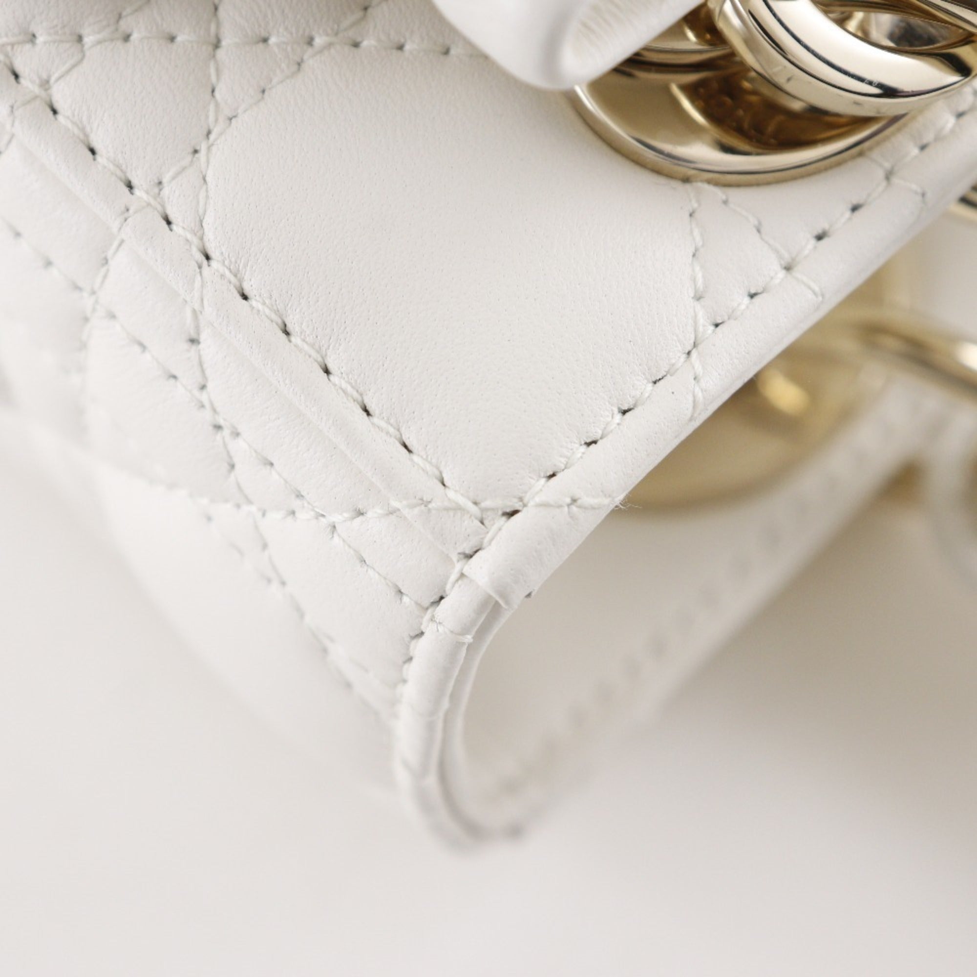 Christian Dior White Leather Handbag (Pre-Owned)
