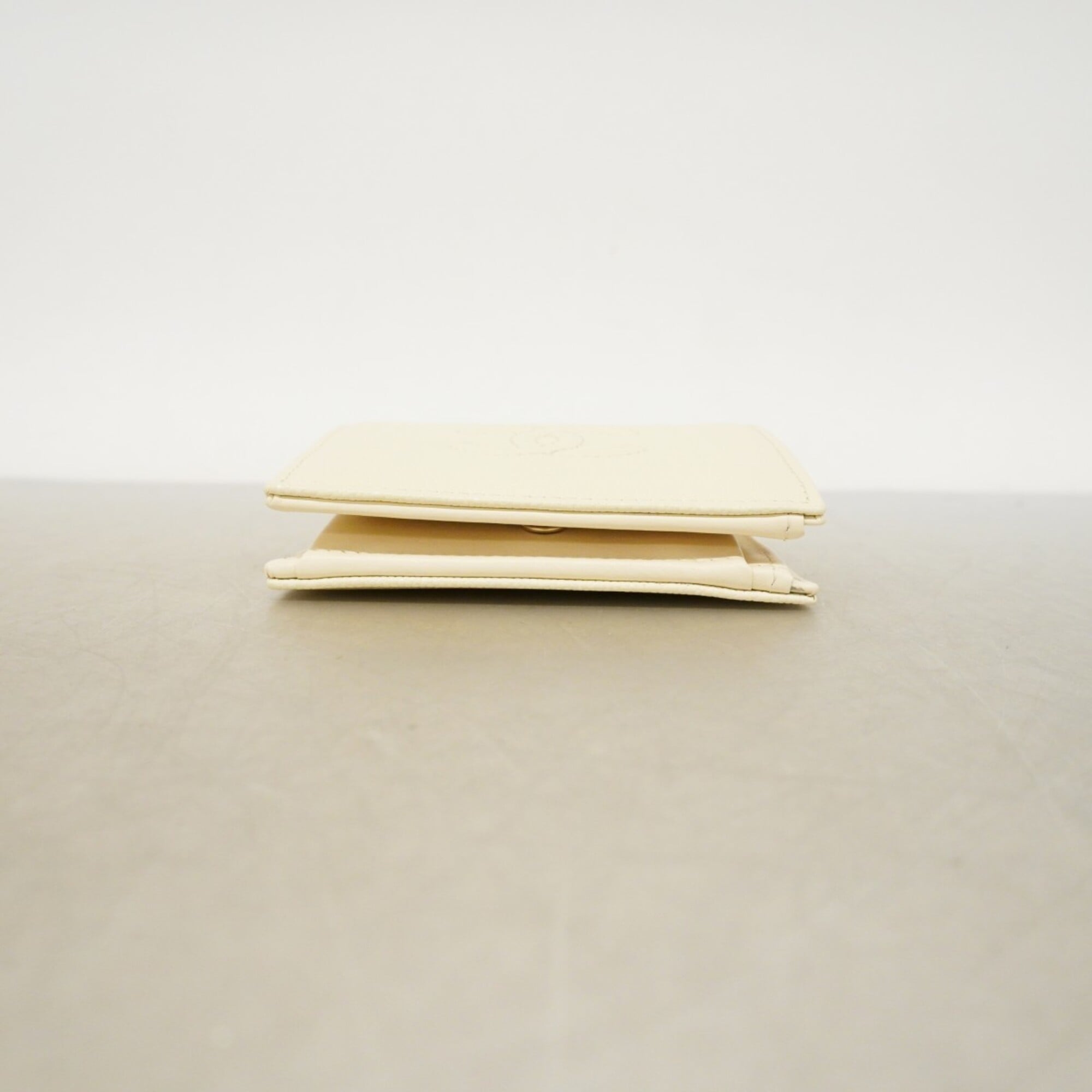 Chanel White Grained Calfskin Wallet (Bi-Fold) (Pre-Owned)