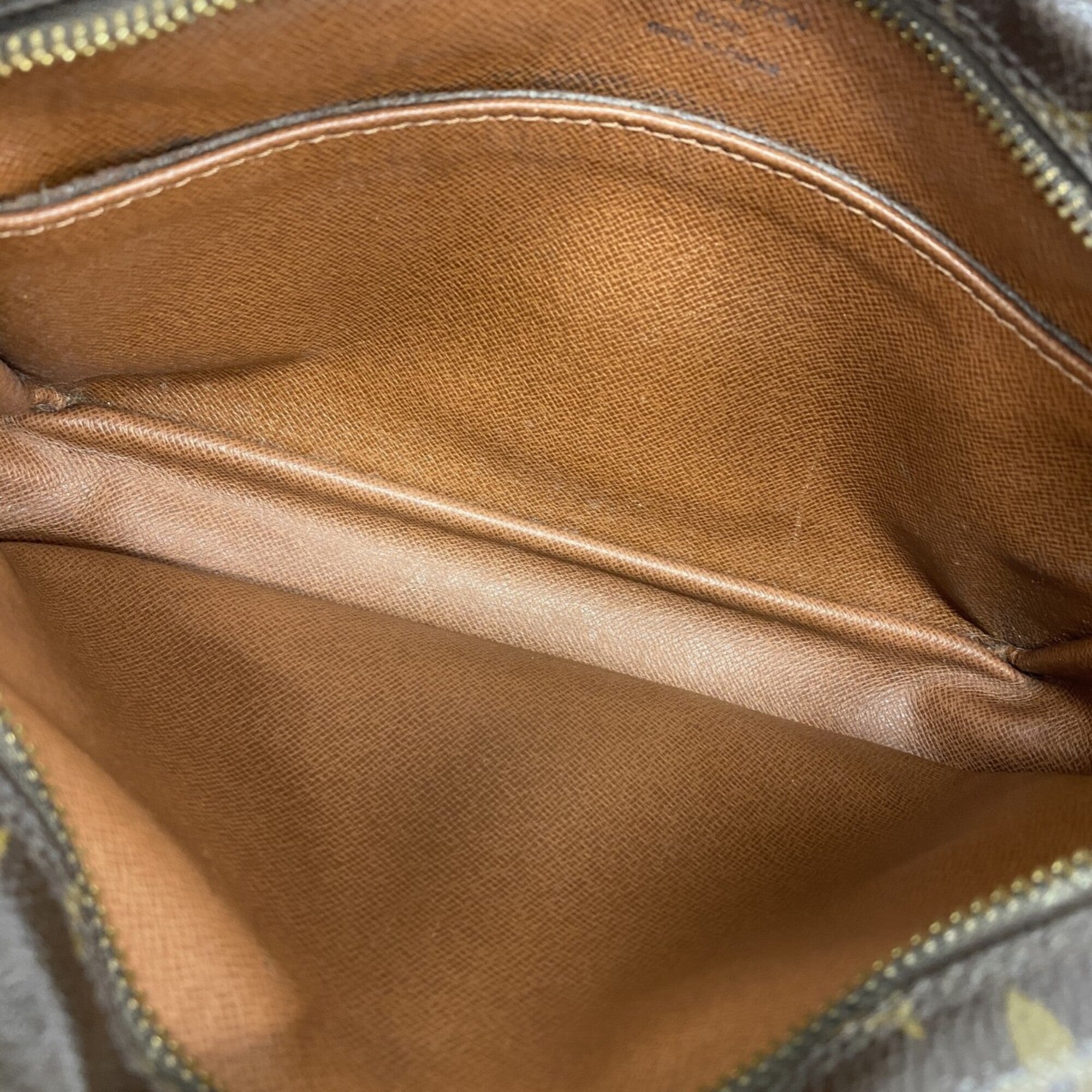 Louis Vuitton Brown Clutch Bag (Pre-Owned)