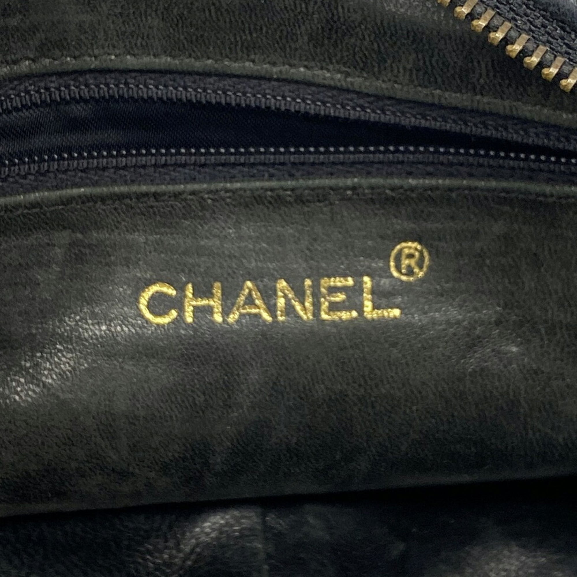 Chanel Black Leather Shoulder Bag (Pre-Owned)