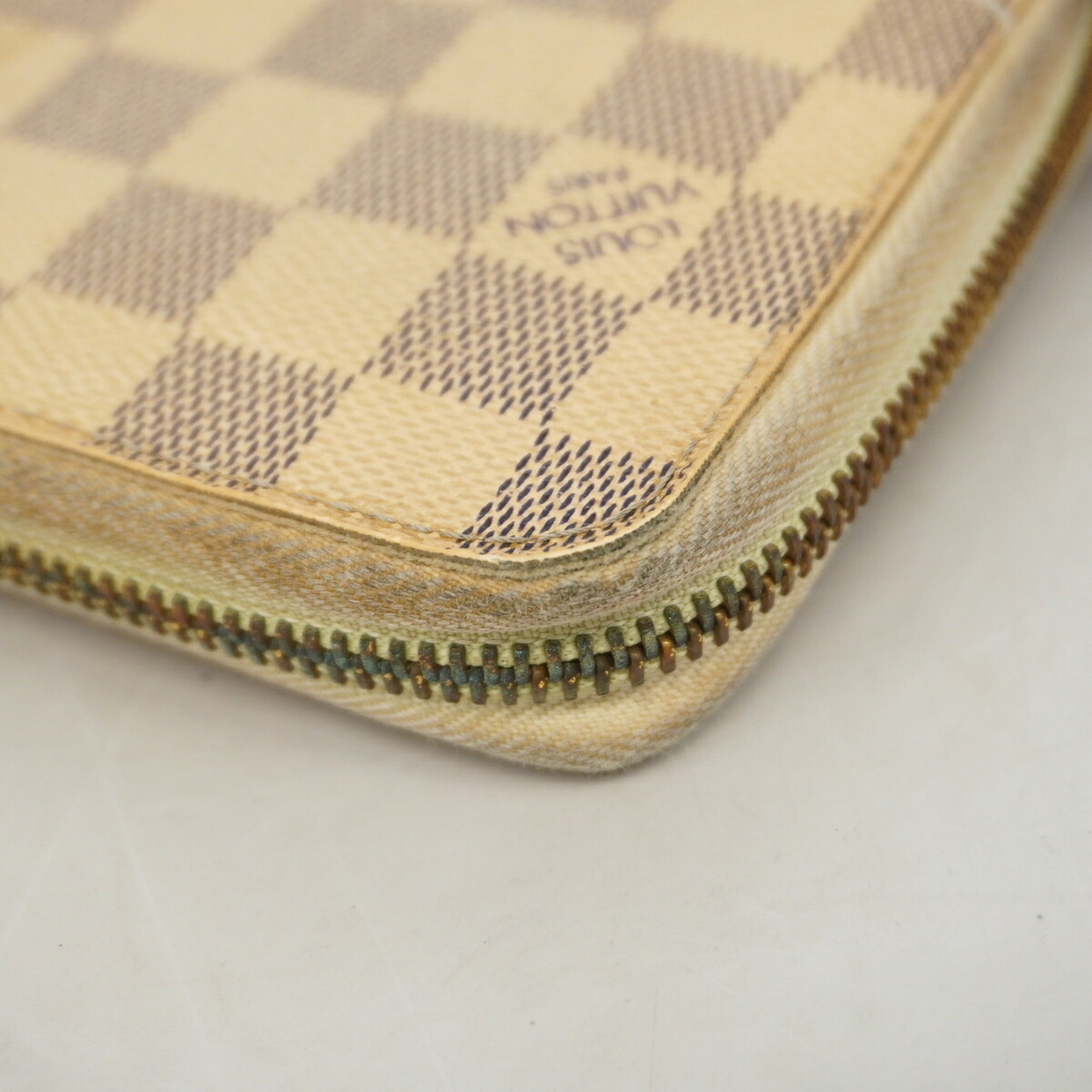 Louis Vuitton White Long Wallet (Bi-Fold) (Pre-Owned)