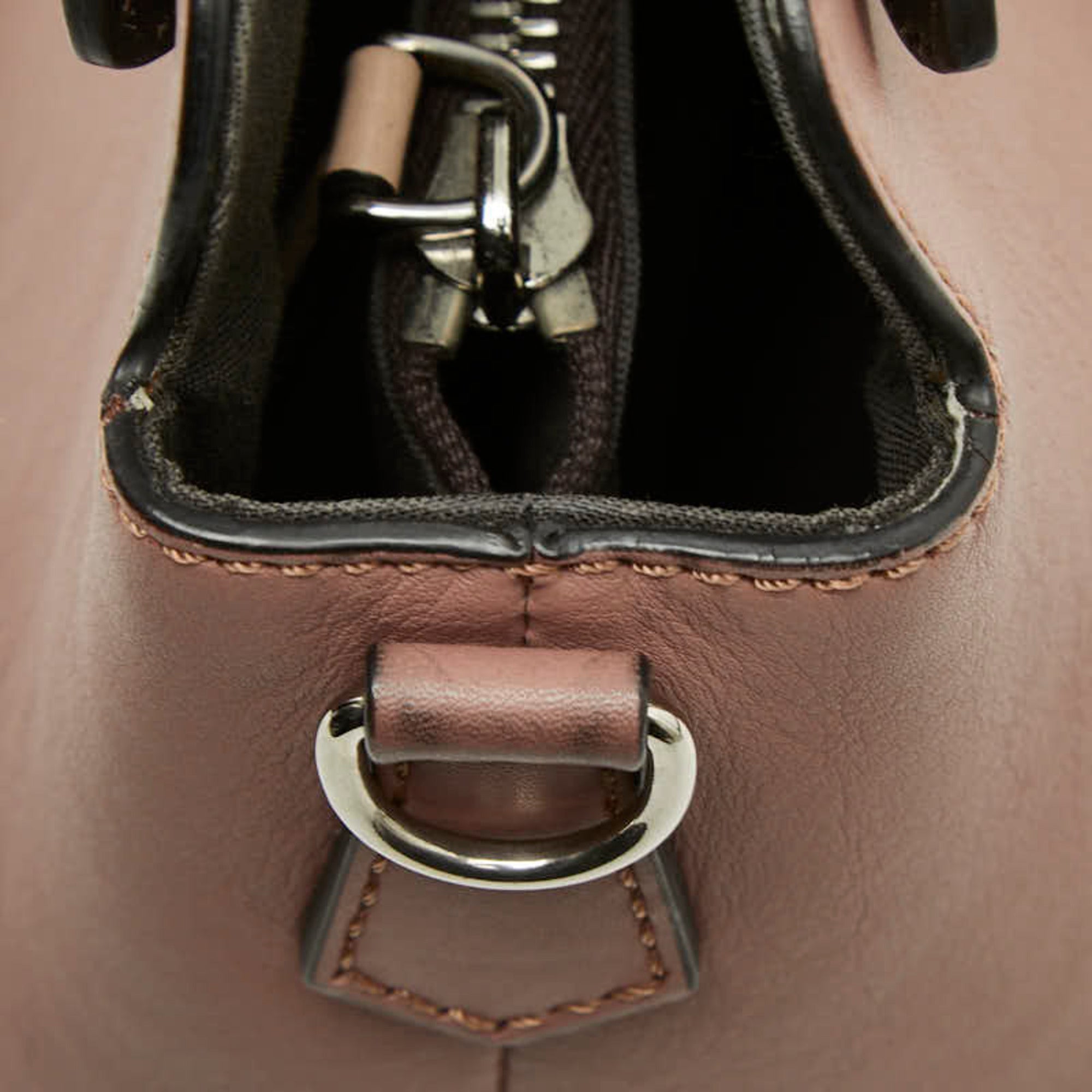 Fendi Pink Leather Handbag Shoulder Bag (Pre-Owned)