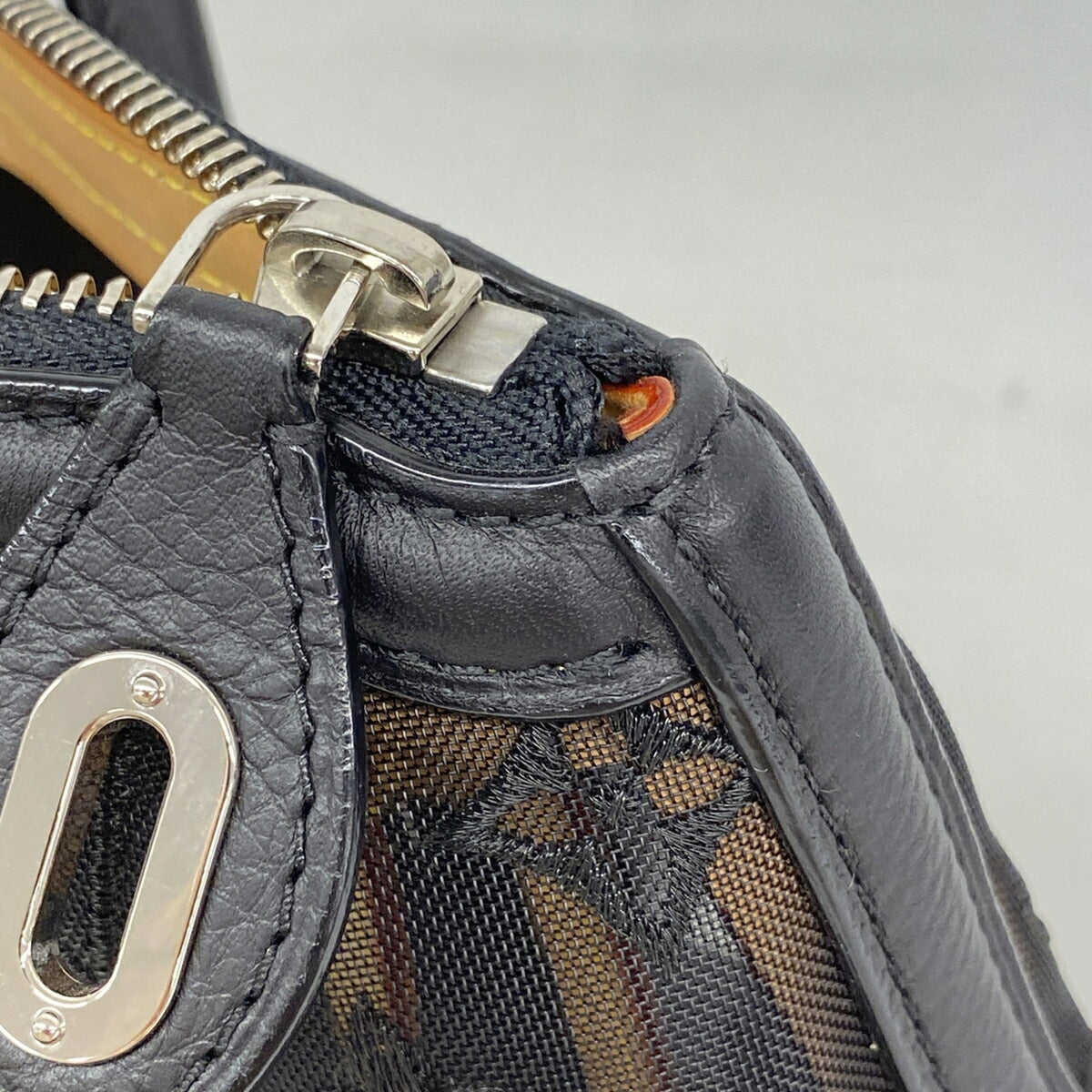 Louis Vuitton Noir Handbag (Pre-Owned)