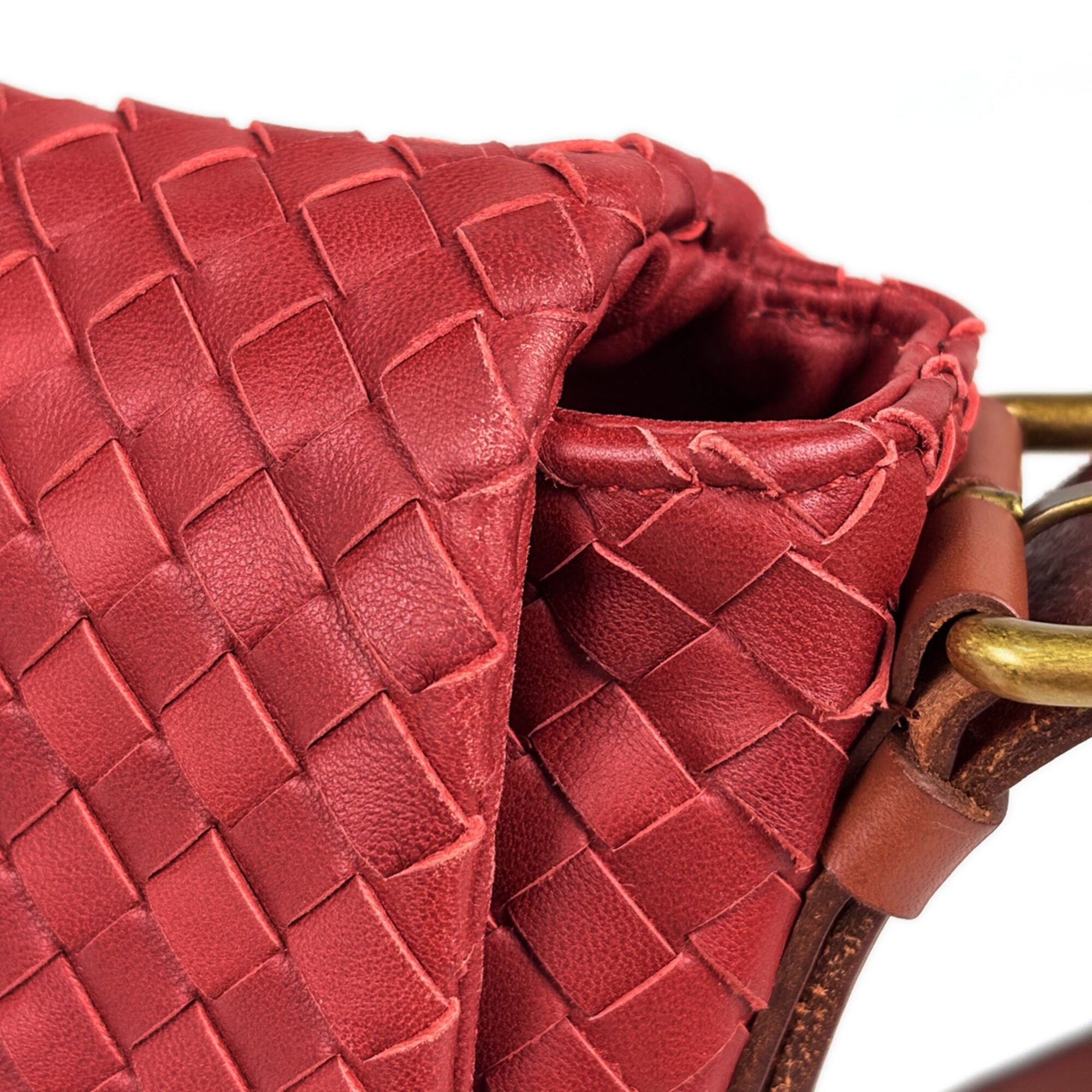 Bottega Veneta Intrecciato Red Color Leather Shoulder Bag (Pre-Owned)