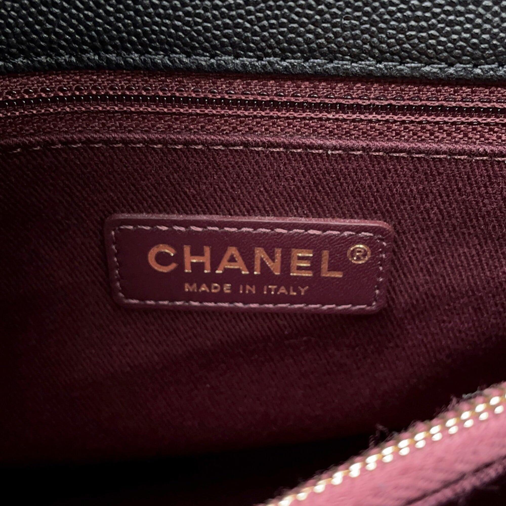 Chanel Black Grained Calfskin Handbag (Pre-Owned)