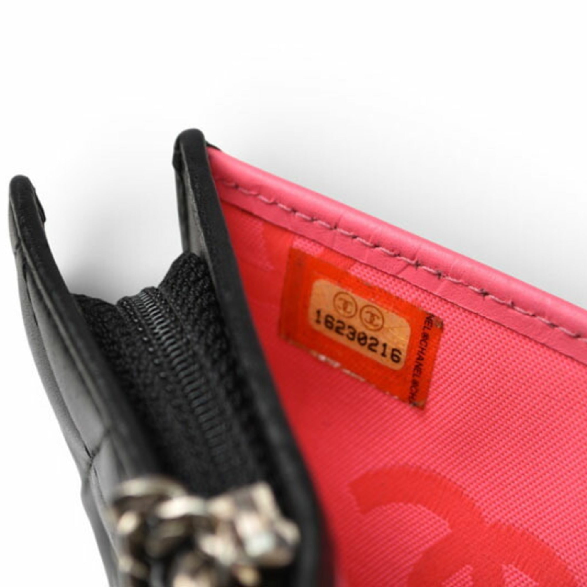 Chanel Black Leather Wallet (Bi-Fold) (Pre-Owned)