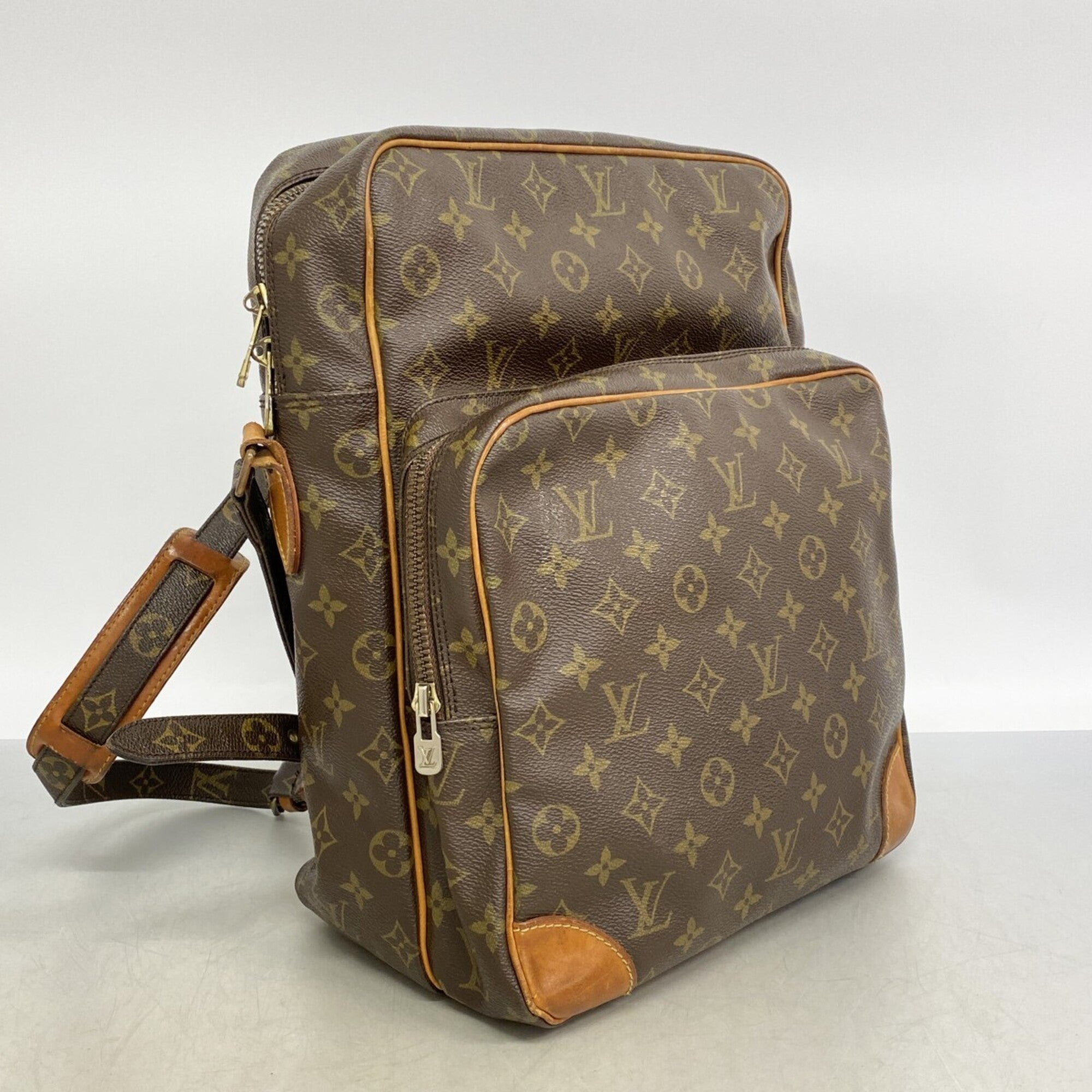 Louis Vuitton Brown Shoulder Bag (Pre-Owned)