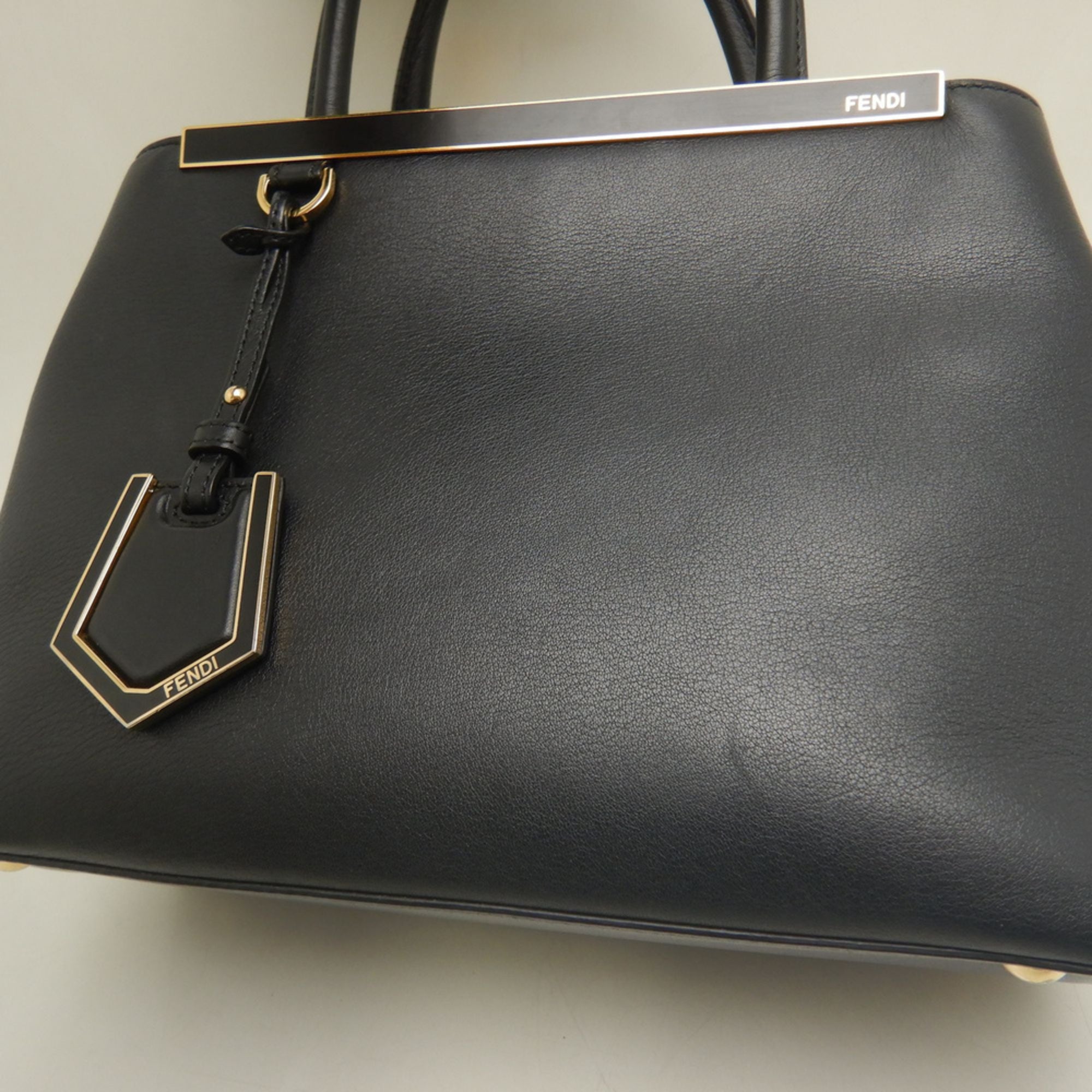 Fendi Black Leather Handbag (Pre-Owned)