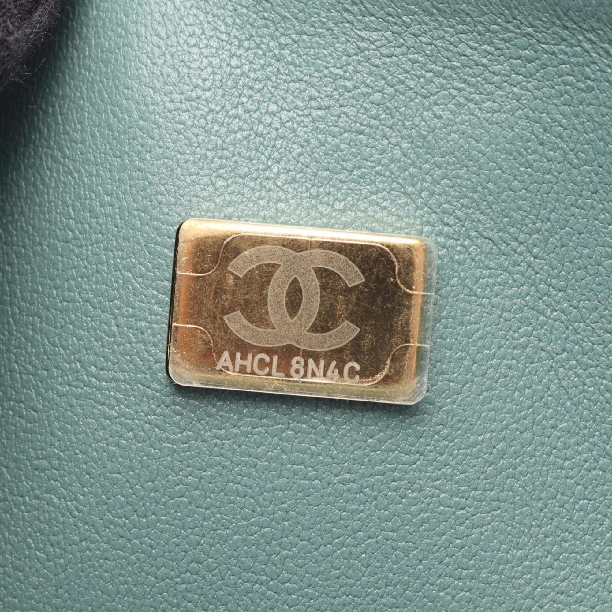 Chanel Green Leather Handbag Shoulder Bag (Pre-Owned)