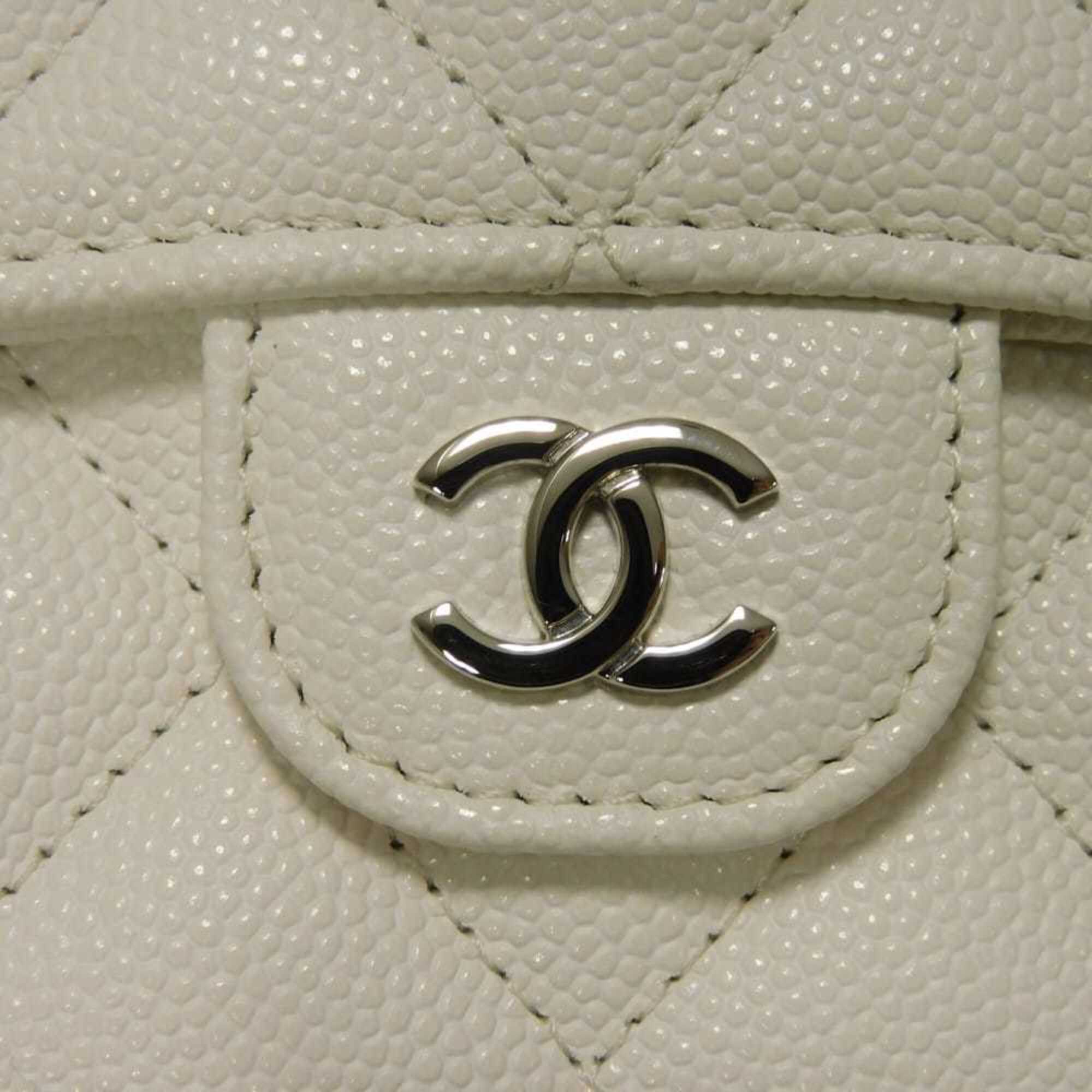 Chanel White Leather Wallet (Tri-Fold) (Pre-Owned)