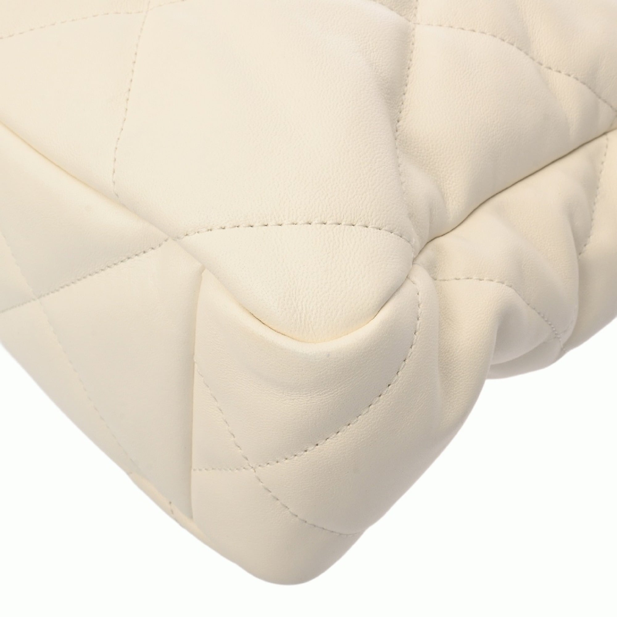 Chanel White Leather Tote Bag (Pre-Owned)