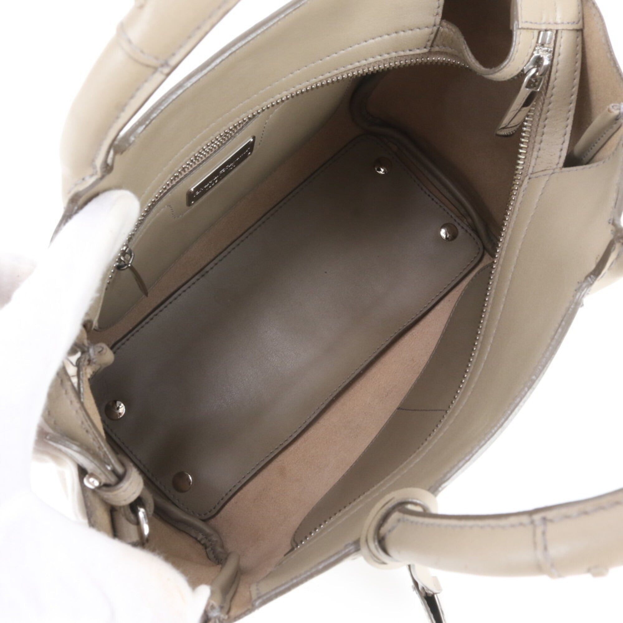 Salvatore Ferragamo Grayish Leather Shoulder Bag (Pre-Owned)