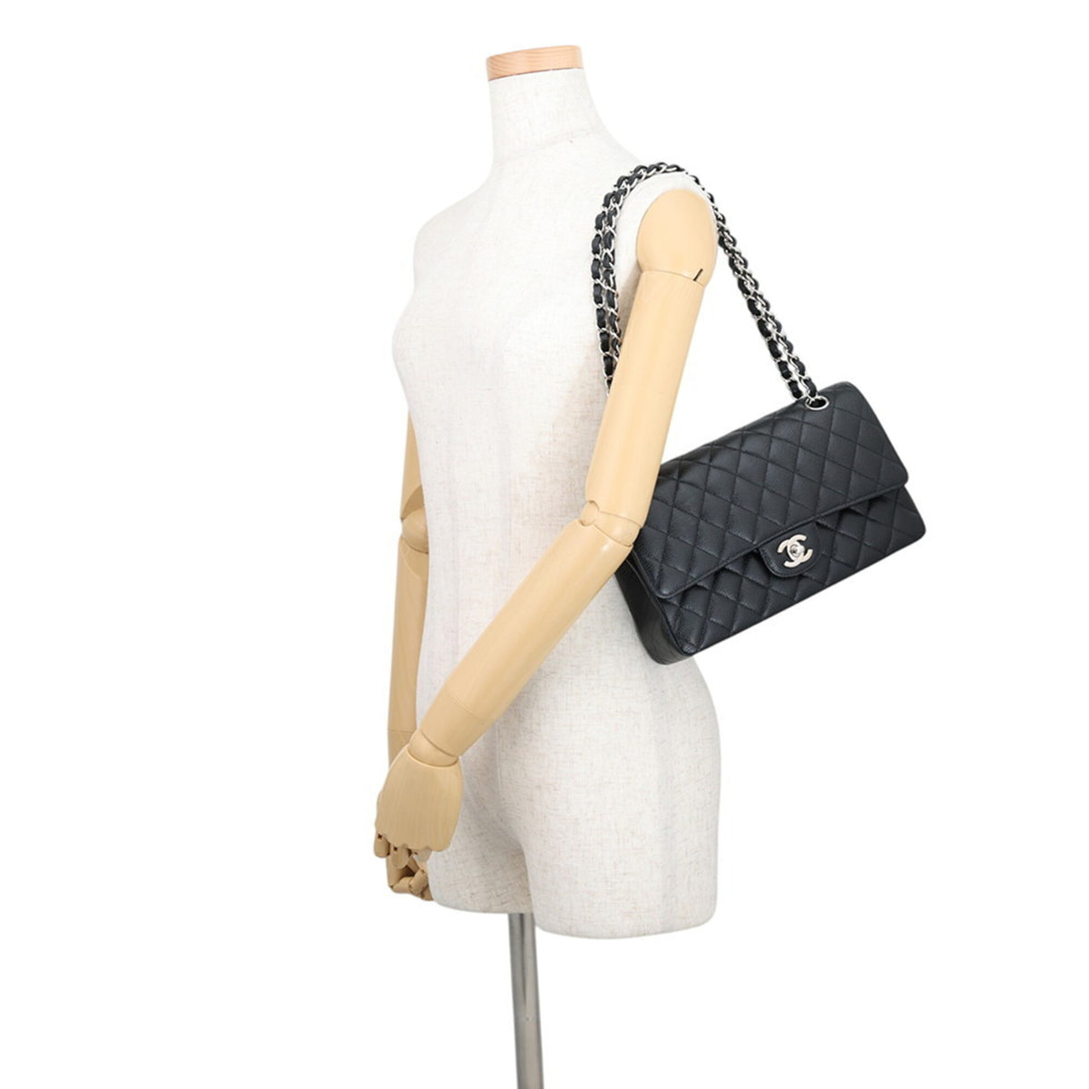 Chanel Black Grained Calfskin Handbag Shoulder Bag (Pre-Owned)