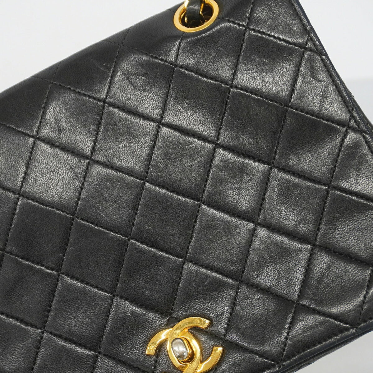 Chanel Black Leather Shoulder Bag (Pre-Owned)