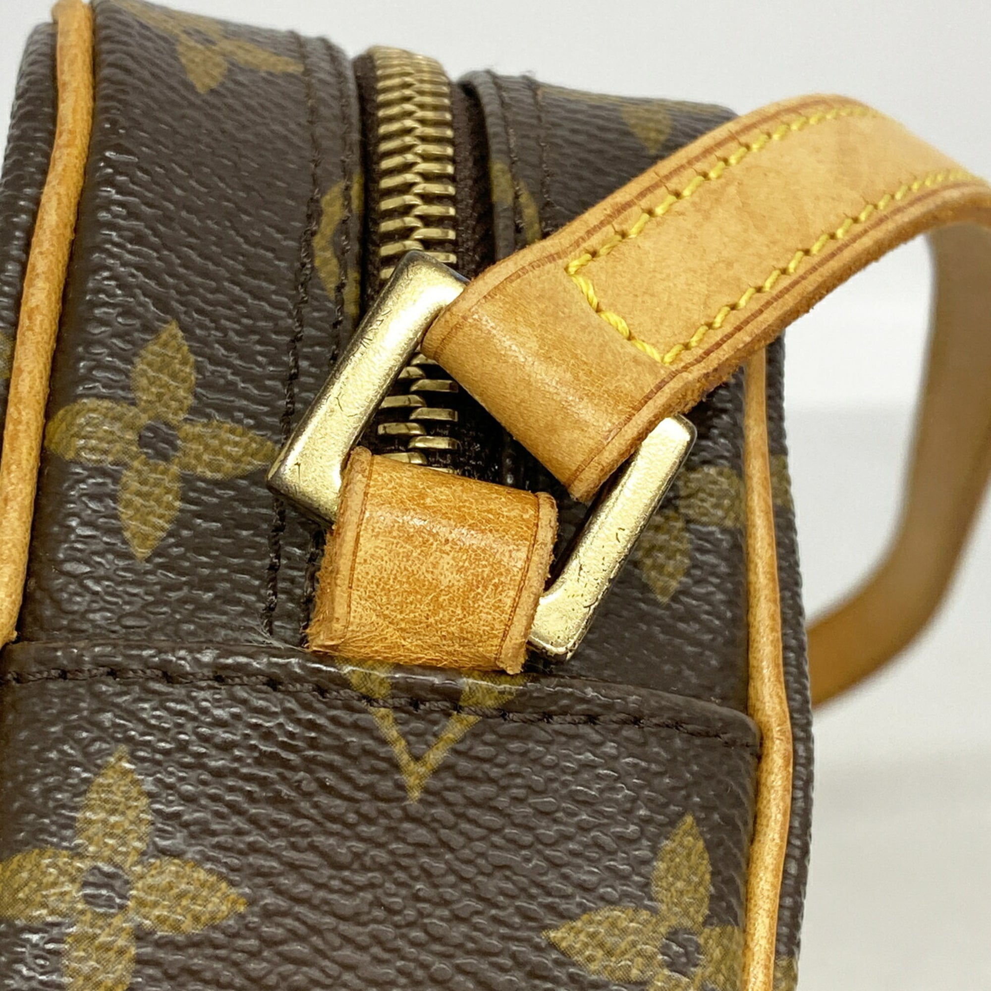 Louis Vuitton Brown Shoulder Bag (Pre-Owned)