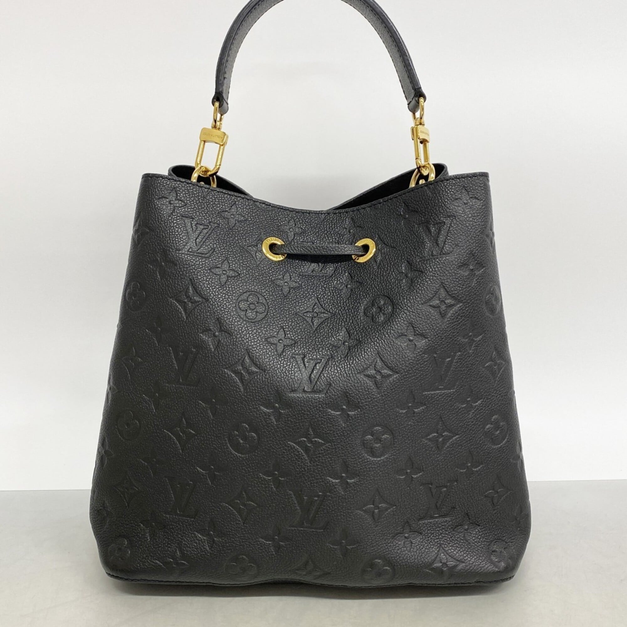 Louis Vuitton Noir Handbag (Pre-Owned)
