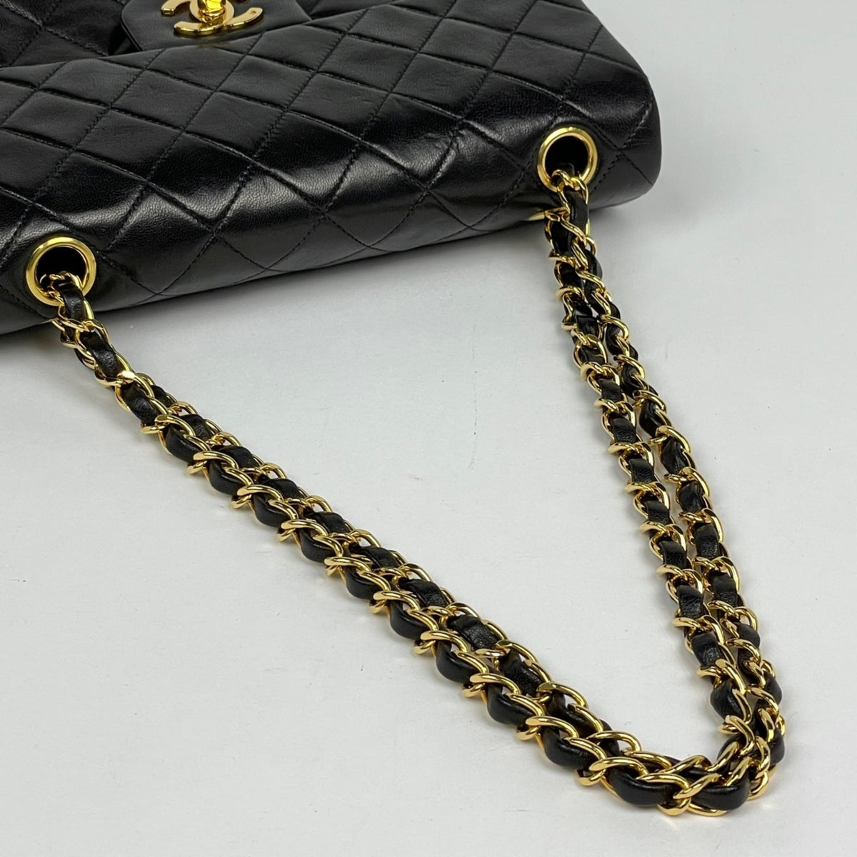 Chanel Matelasse Black Leather Shoulder Bag (Pre-Owned)