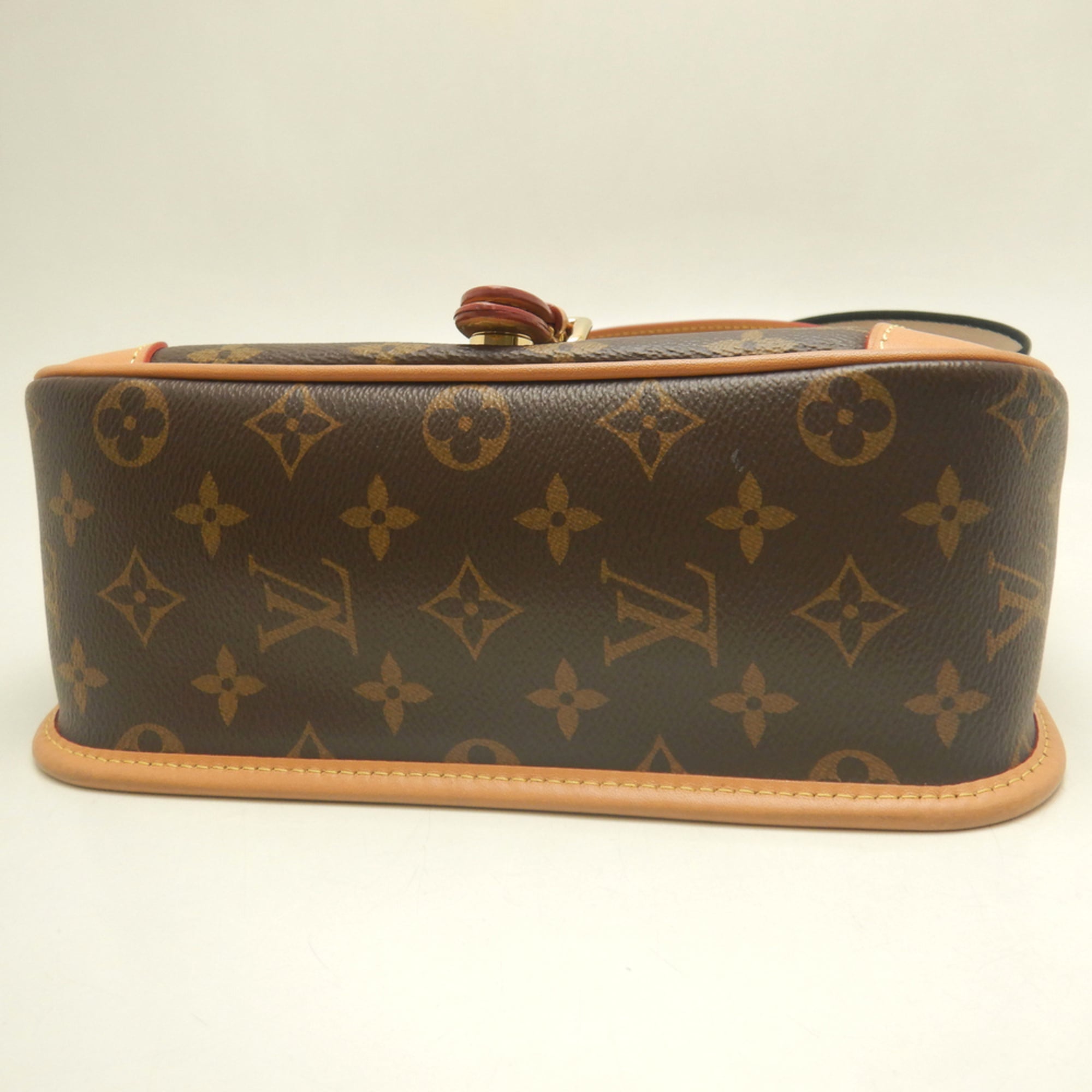 Louis Vuitton Brown Monogram Canvas Shoulder Bag (Pre-Owned)