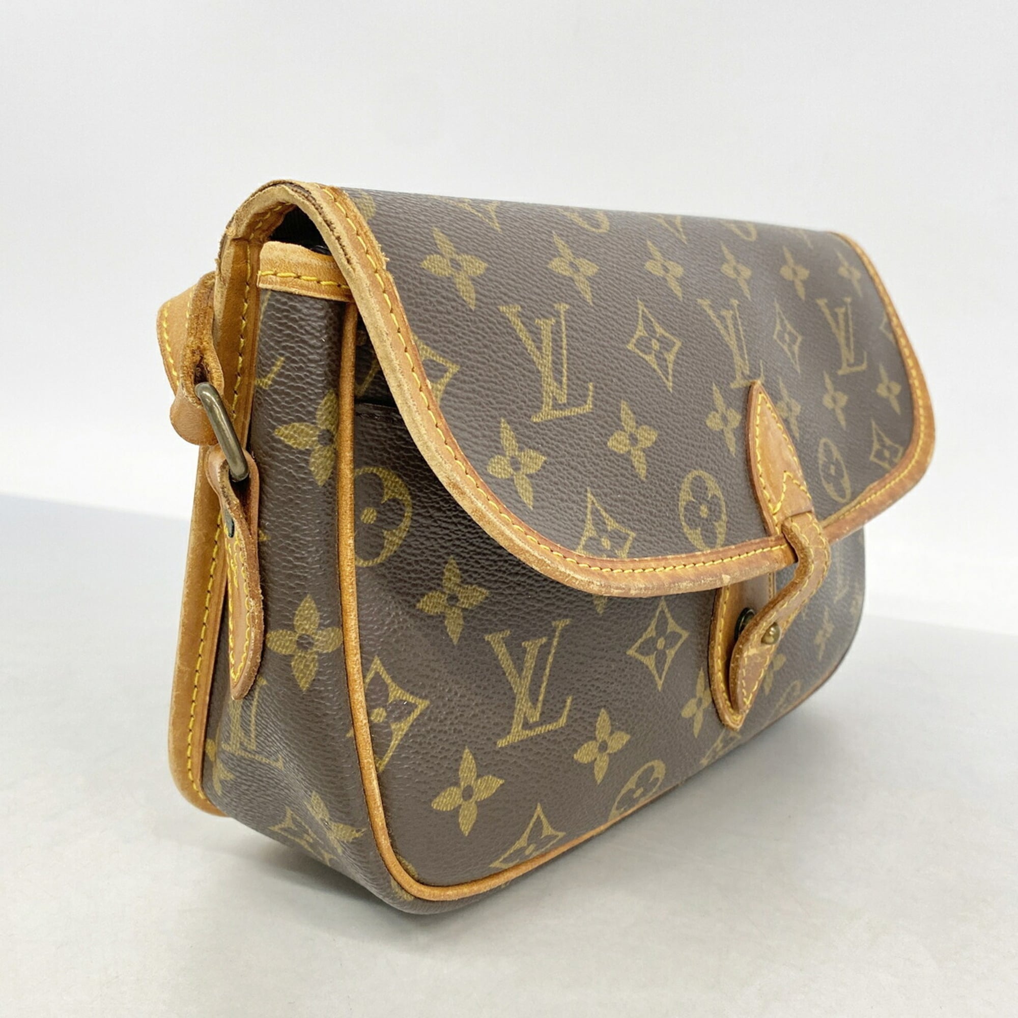 Louis Vuitton Brown Shoulder Bag (Pre-Owned)