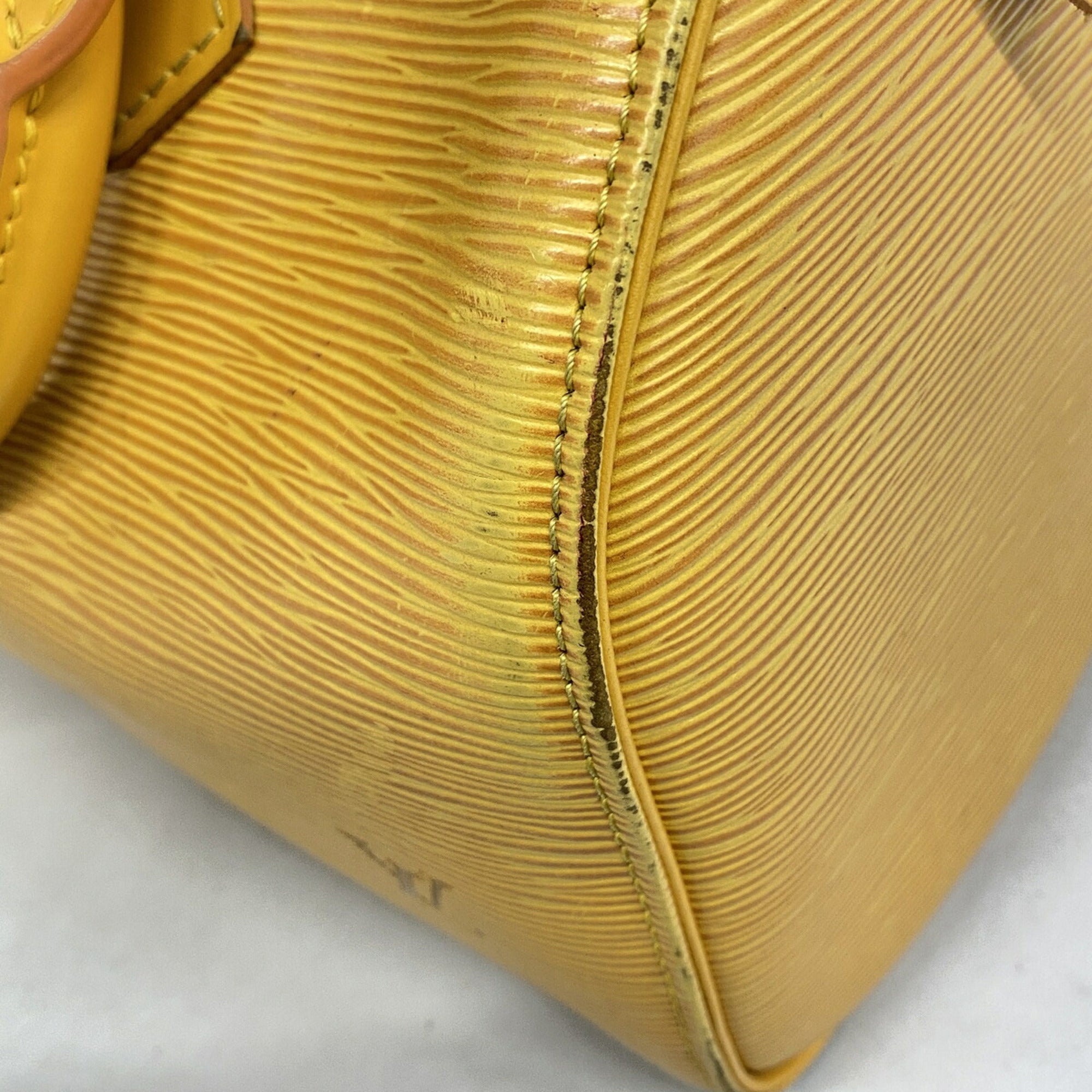 Louis Vuitton Jaune Handbag (Pre-Owned)