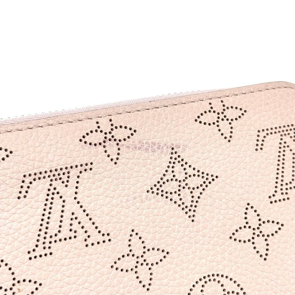 Louis Vuitton Mahina Magnolia Mahina Leather Long Wallet (Bi-Fold) (Pre-Owned)