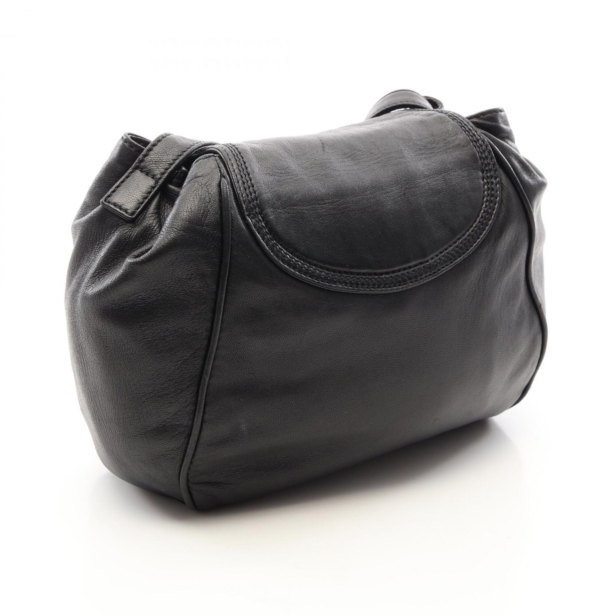 Loewe Black Leather Shoulder Bag (Pre-Owned)