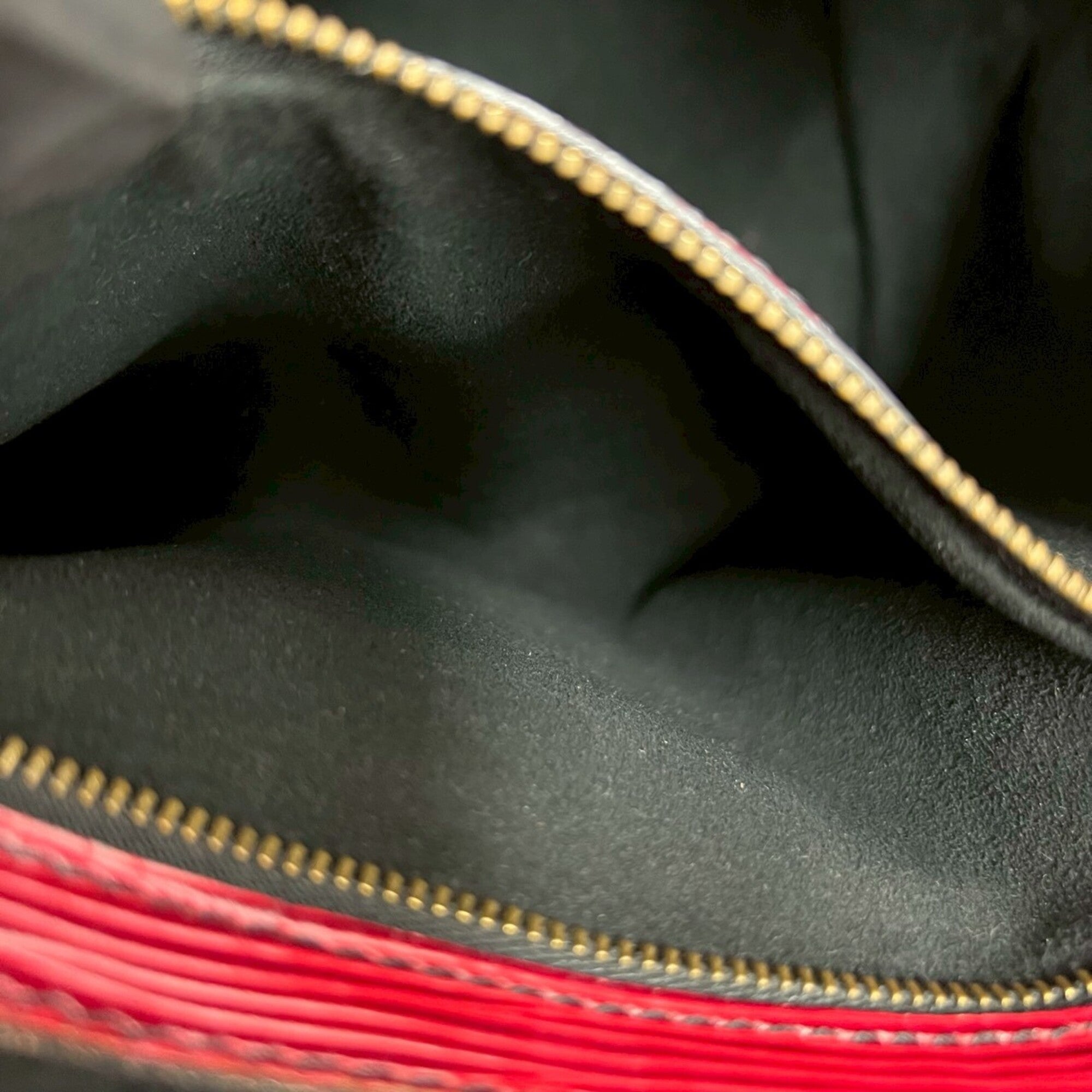 Louis Vuitton Red Color Leather Shoulder Bag (Pre-Owned)