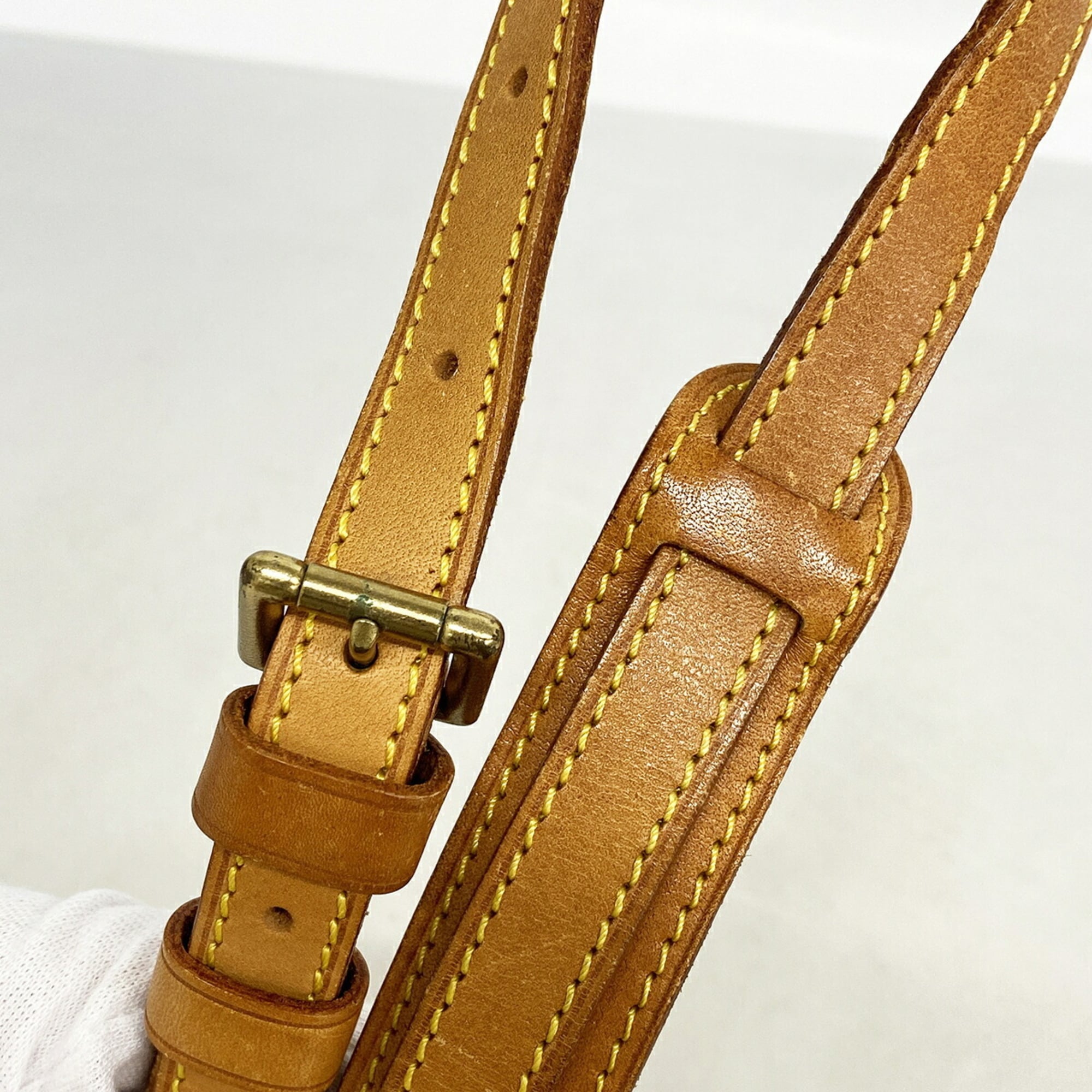 Louis Vuitton Brown Shoulder Bag (Pre-Owned)