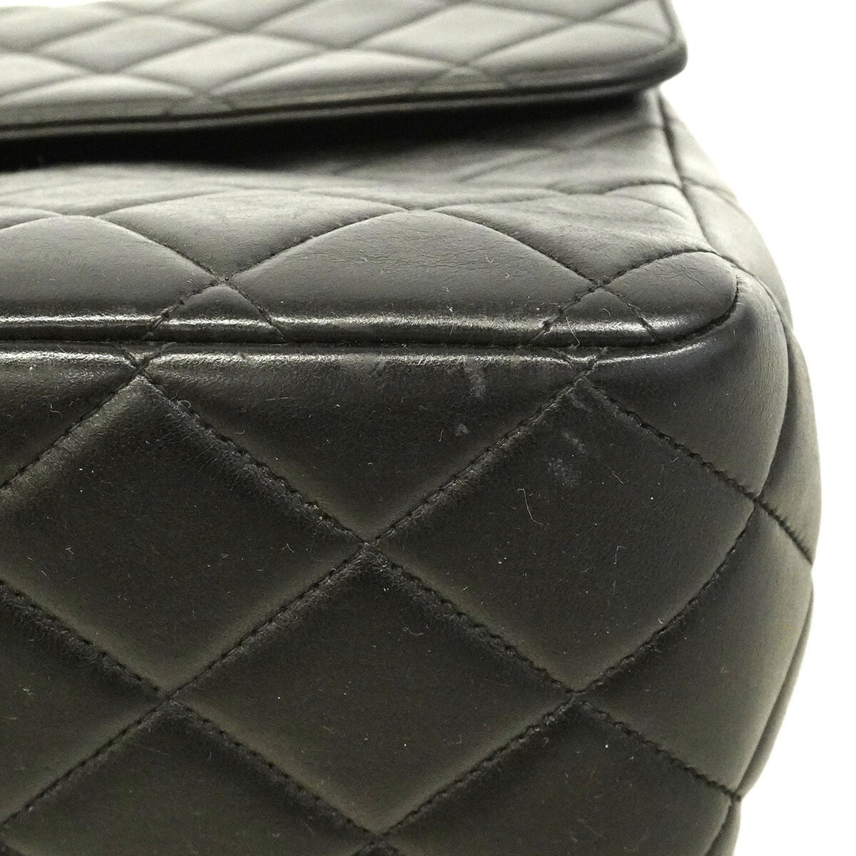 Chanel Black Shoulder Bag (Pre-Owned)