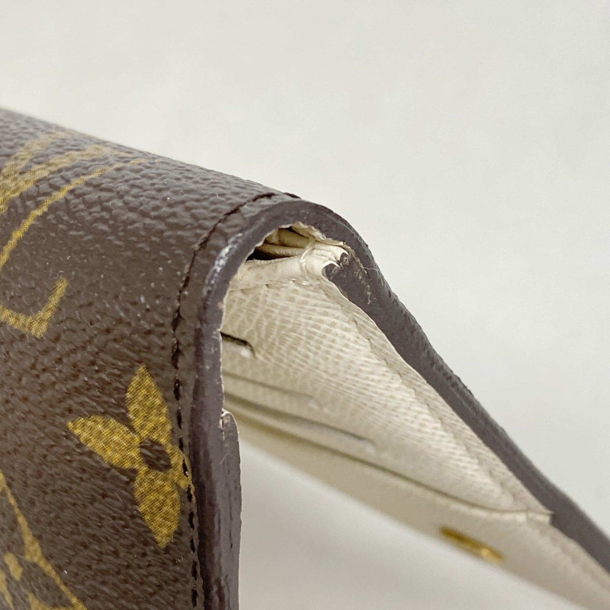 Louis Vuitton Lv Off White Long Wallet (Bi-Fold) (Pre-Owned)