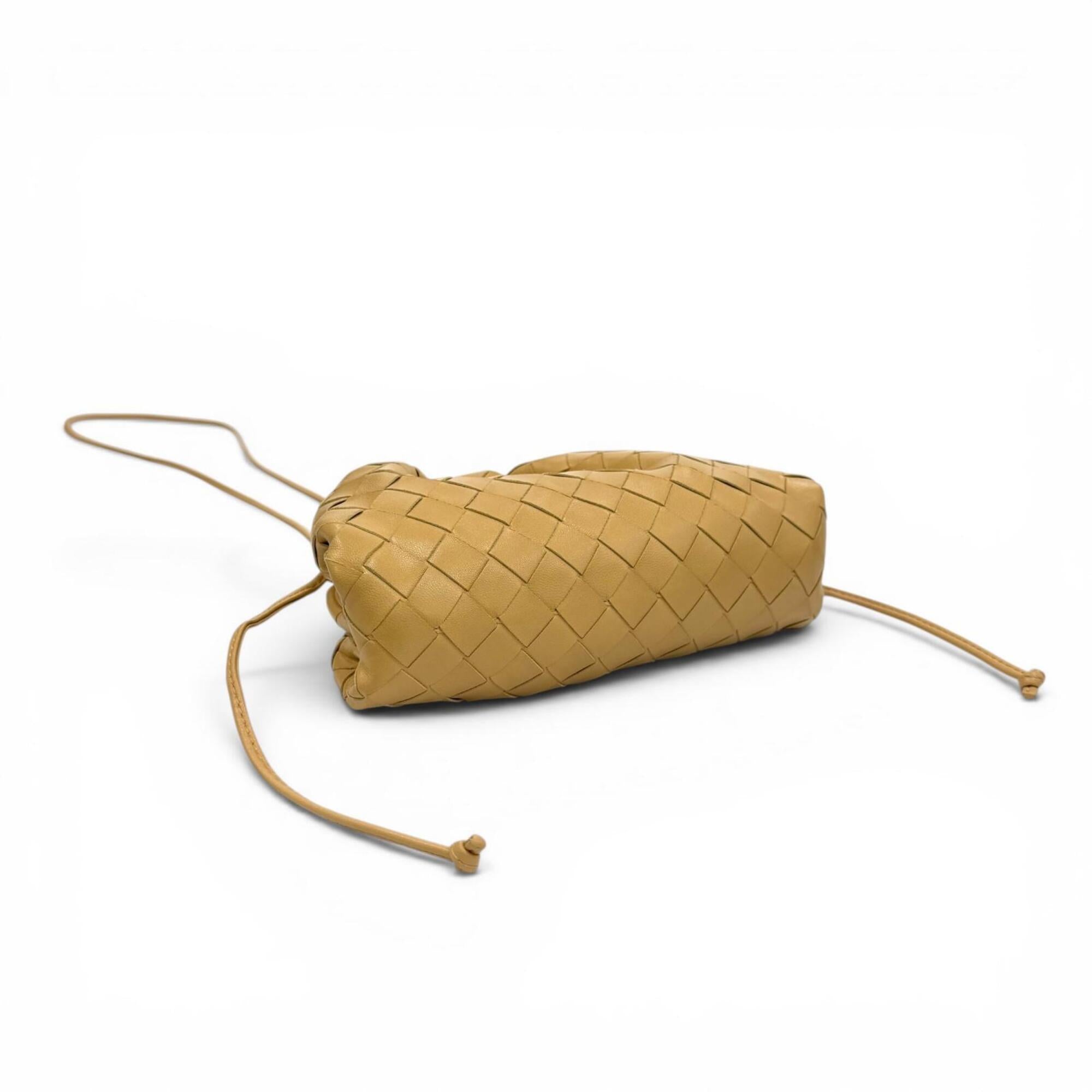 Bottega Veneta Beige Leather Pouch Shoulder Bag (Pre-Owned)