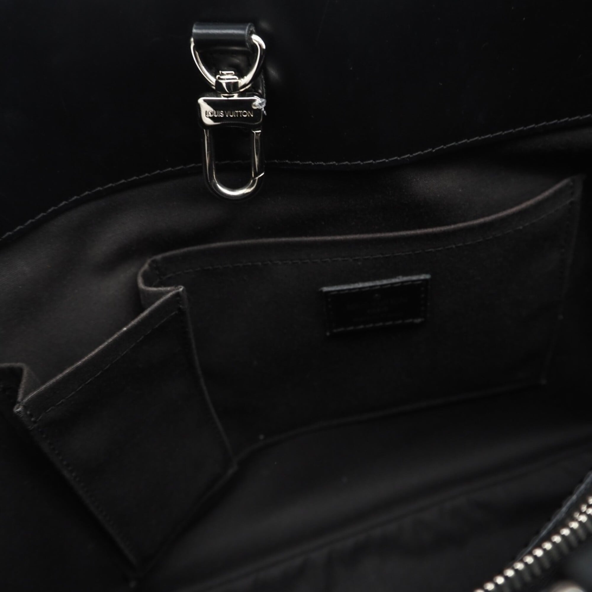 Louis Vuitton Black Leather Handbag (Pre-Owned)