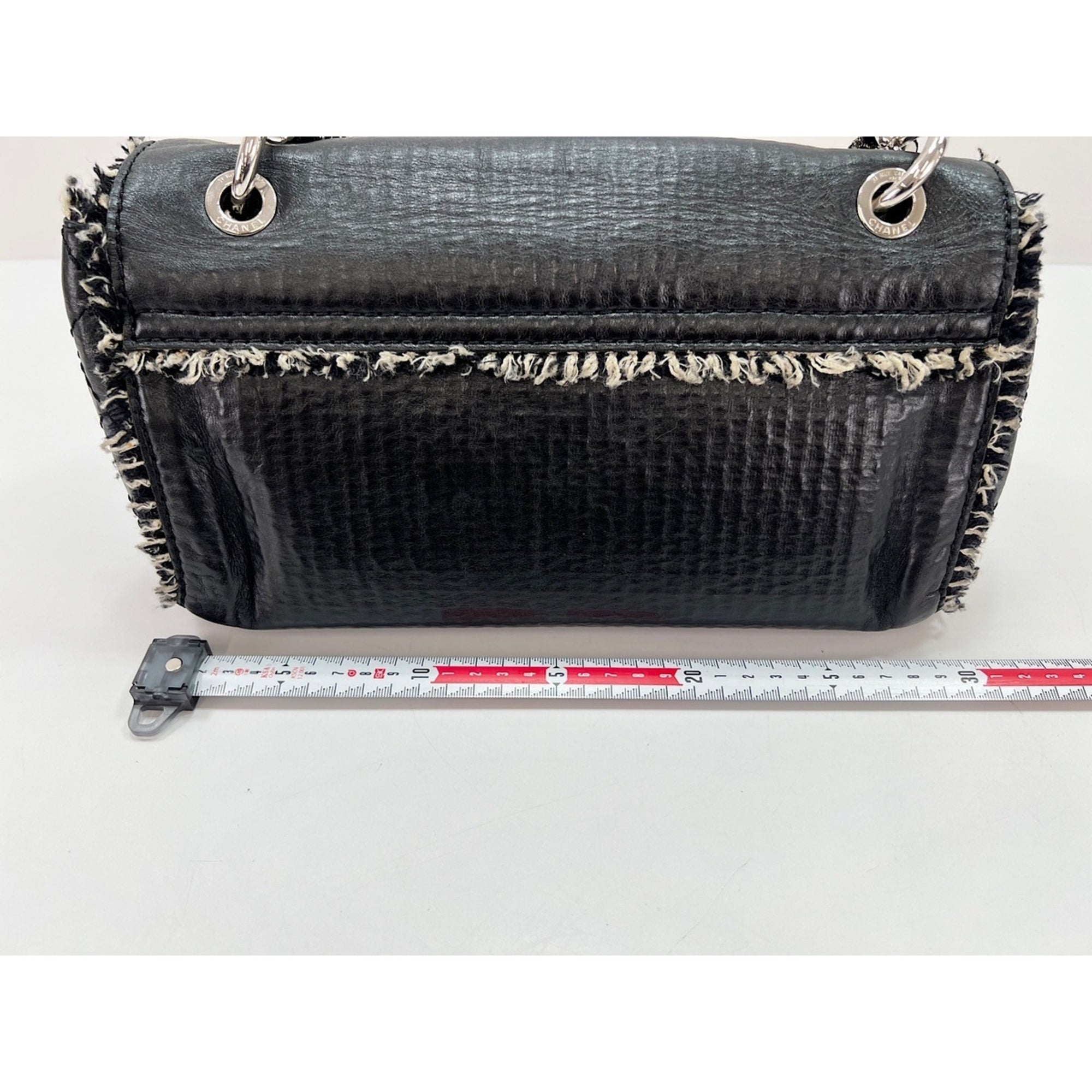 Chanel Black Shoulder Bag (Pre-Owned)