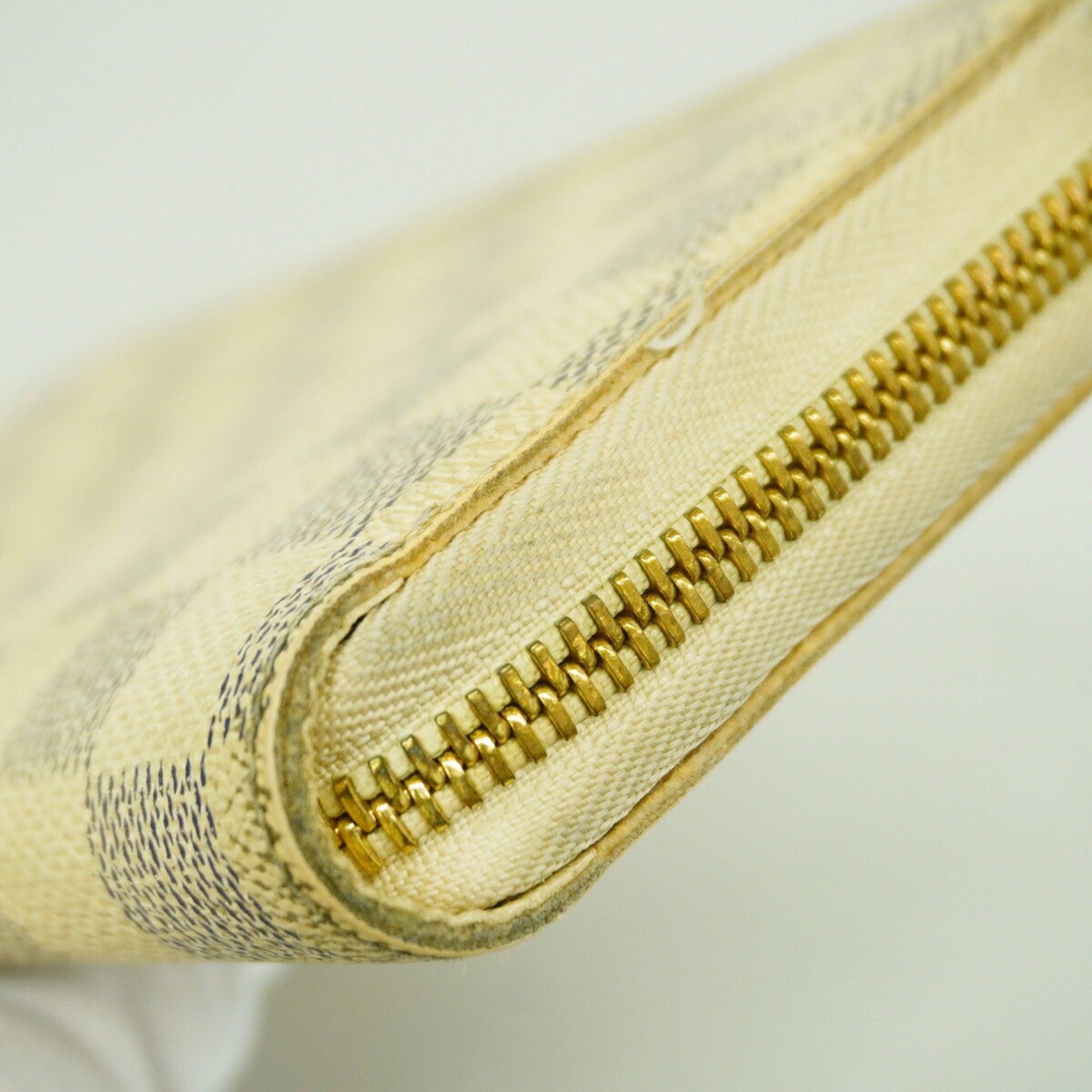 Louis Vuitton White Long Wallet (Bi-Fold) (Pre-Owned)