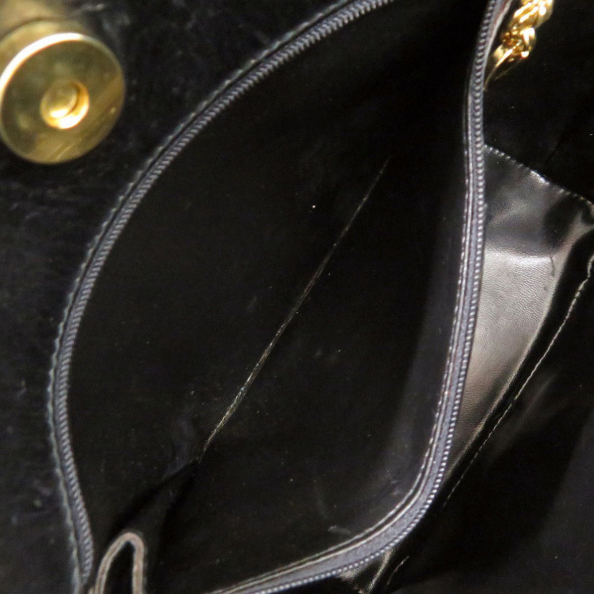 Salvatore Ferragamo Black Leather Shoulder Bag (Pre-Owned)
