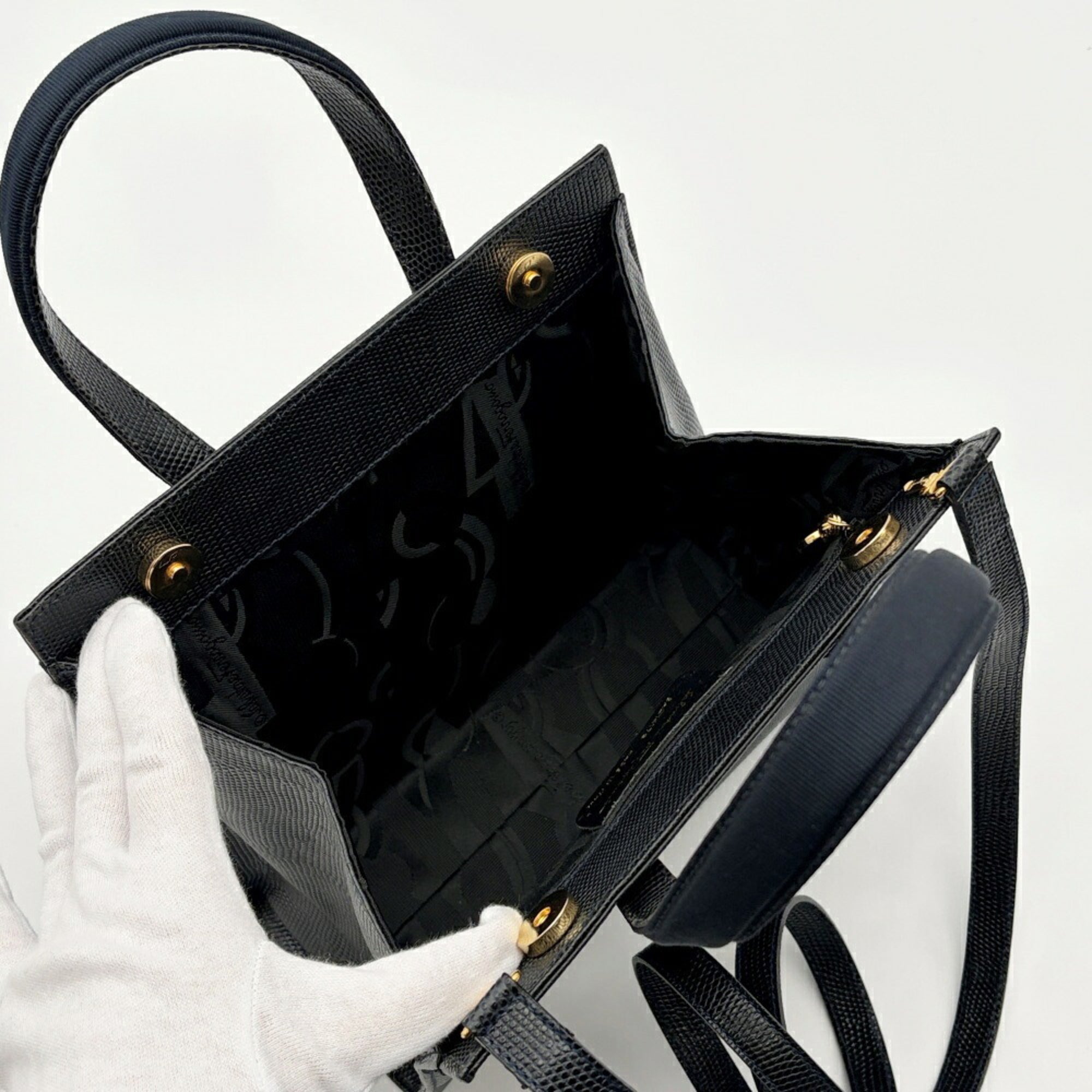 Salvatore Ferragamo Black Leather Handbag (Pre-Owned)