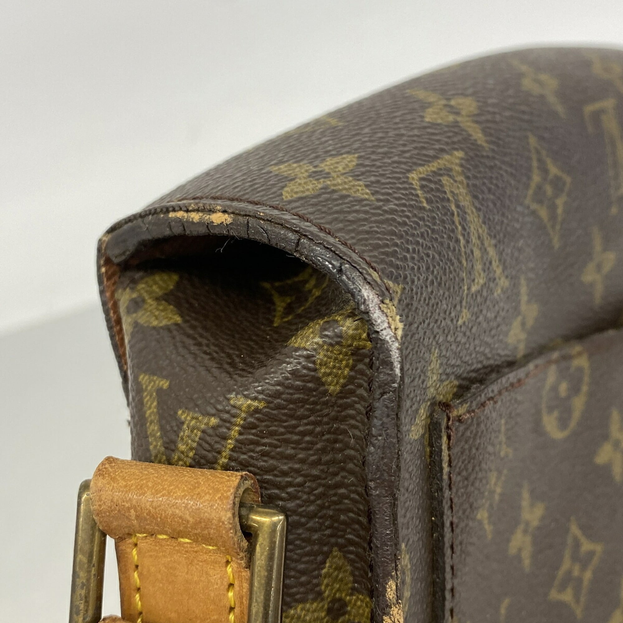 Louis Vuitton Brown Shoulder Bag (Pre-Owned)