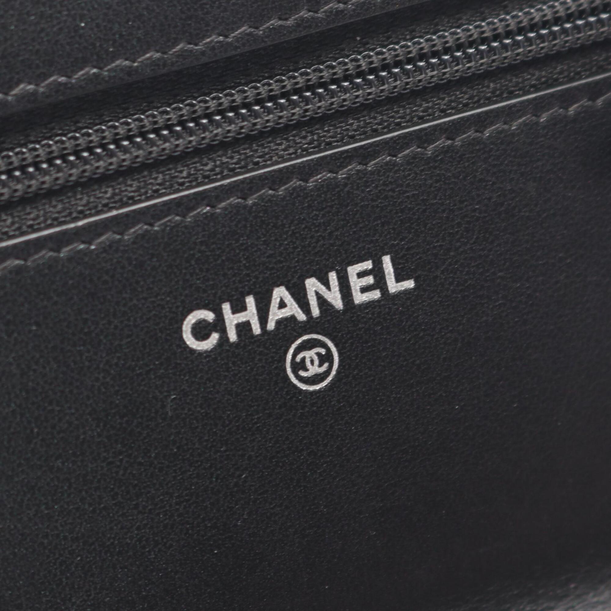 Chanel Black Leather Handbag Shoulder Bag (Pre-Owned)