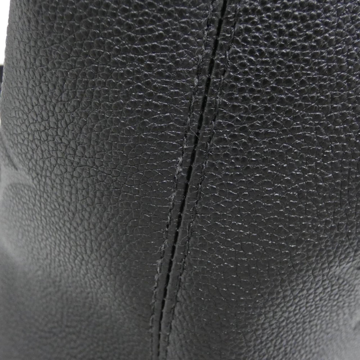 Louis Vuitton Black Leather Handbag (Pre-Owned)