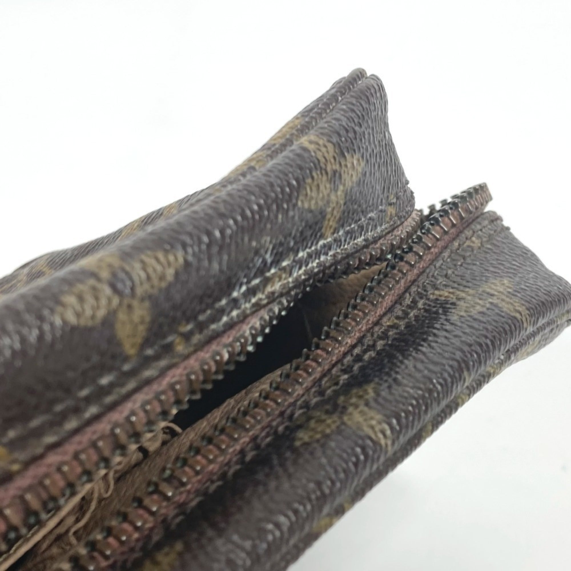 Louis Vuitton Brown Monogram Pouch (Pre-Owned)