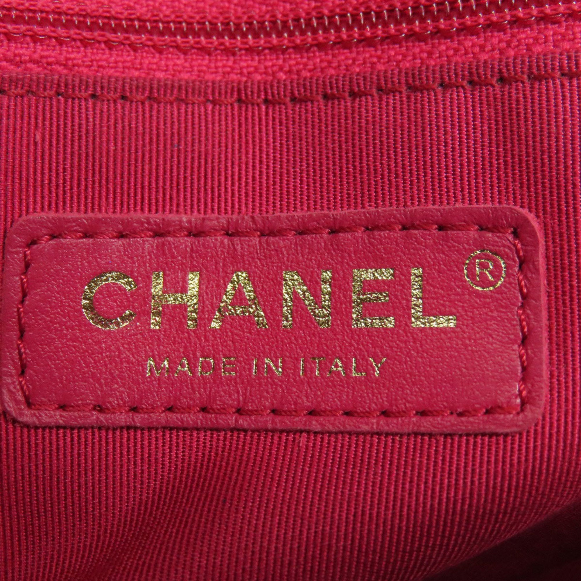 Chanel Black Leather Shoulder Bag (Pre-Owned)