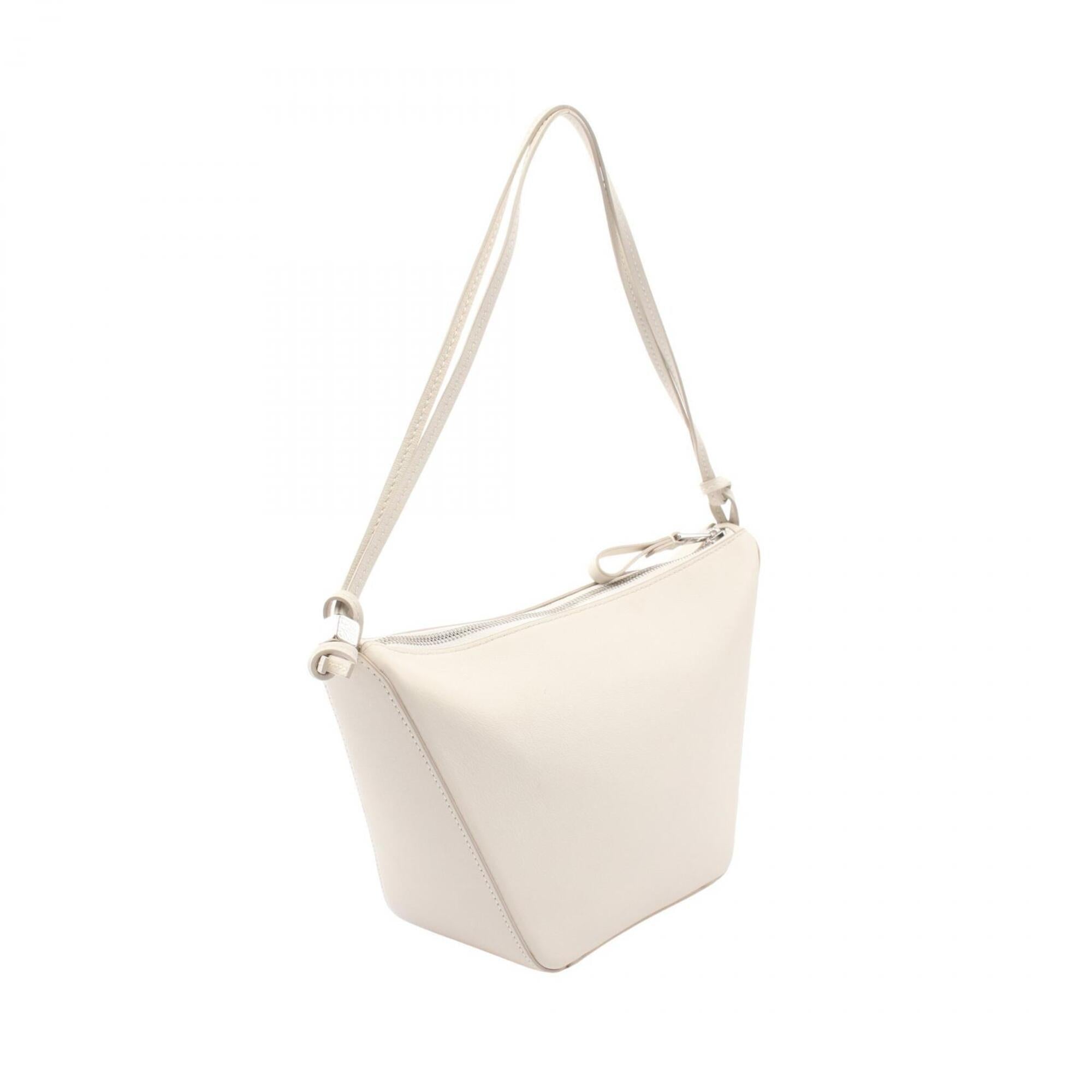 Loewe White Leather Handbag Shoulder Bag (Pre-Owned)