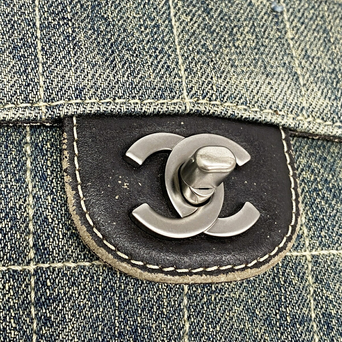 Chanel Blue Denim Shoulder Bag (Pre-Owned)