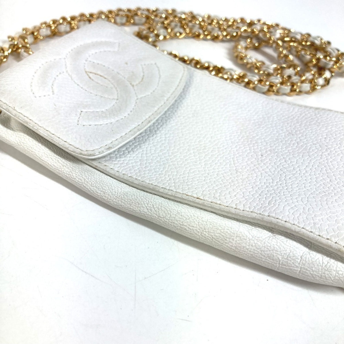Chanel White Grained Calfskin Phone Wallet (Pre-Owned)