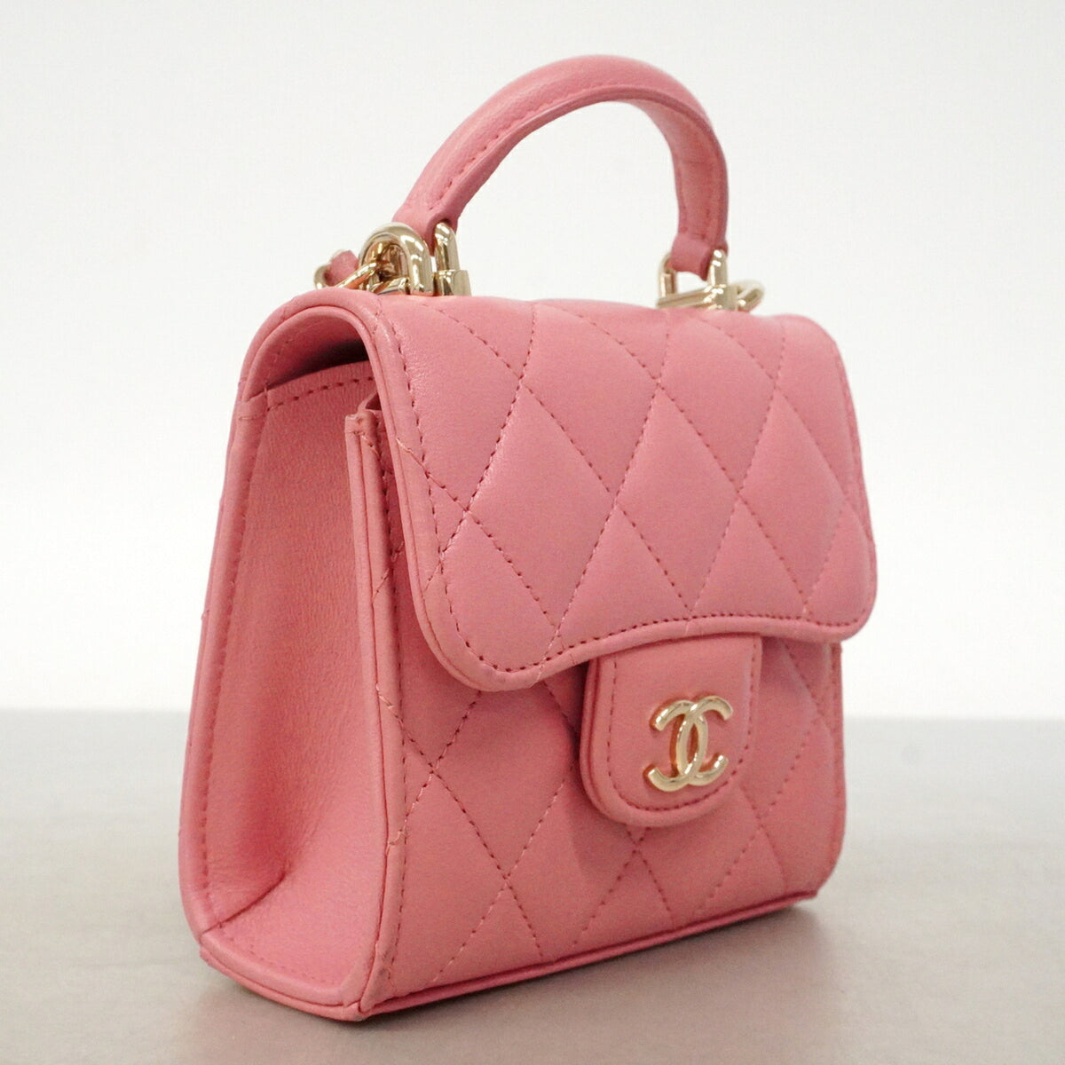 Chanel Pink Leather Handbag (Pre-Owned)