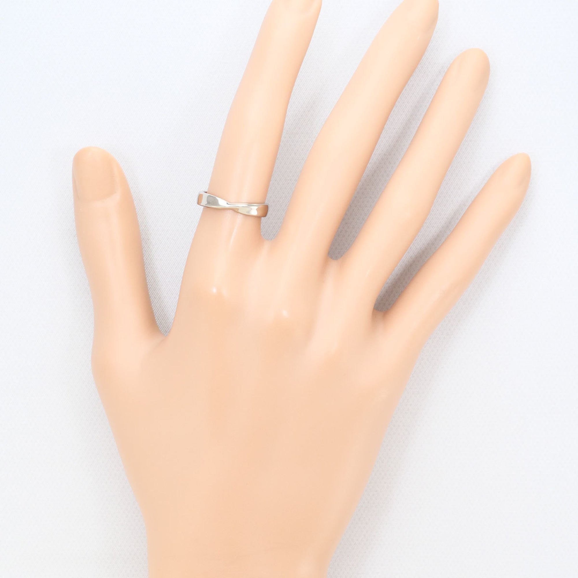 Unbranded White Gold White Gold (18K) Band Ring (Pre-Owned)